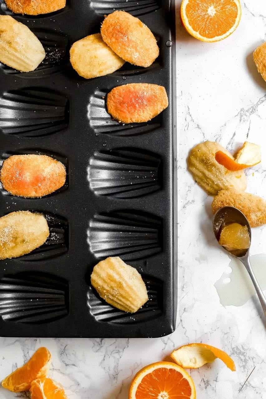 Detalle de MasterClass Madeleine Tray, 12-hole carbon steel non-stick mould, 40 x 20 cm