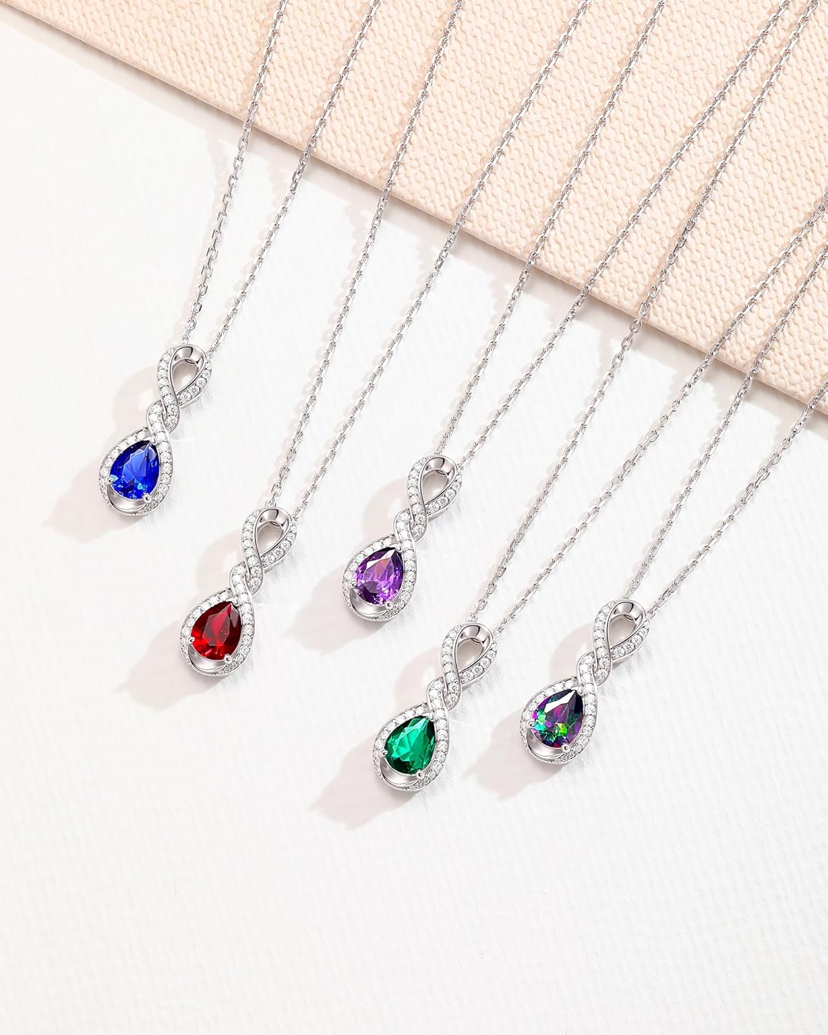 Detalle de FANCIME Infinity Embrace Halskette mit Geburtsstein – Sterling Silber, Emerald Mai
