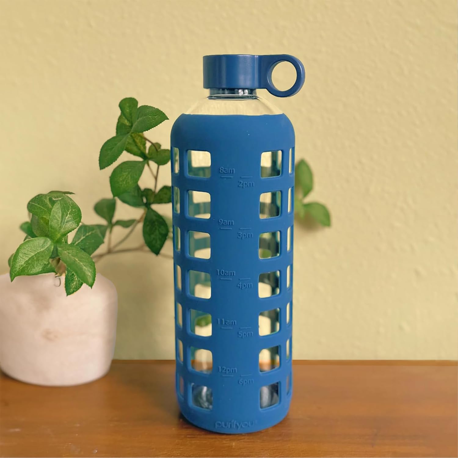 Thumbnail 6 de purifyou borosilicate glass water bottle with time & volume markers (32oz) and silicone sleeve