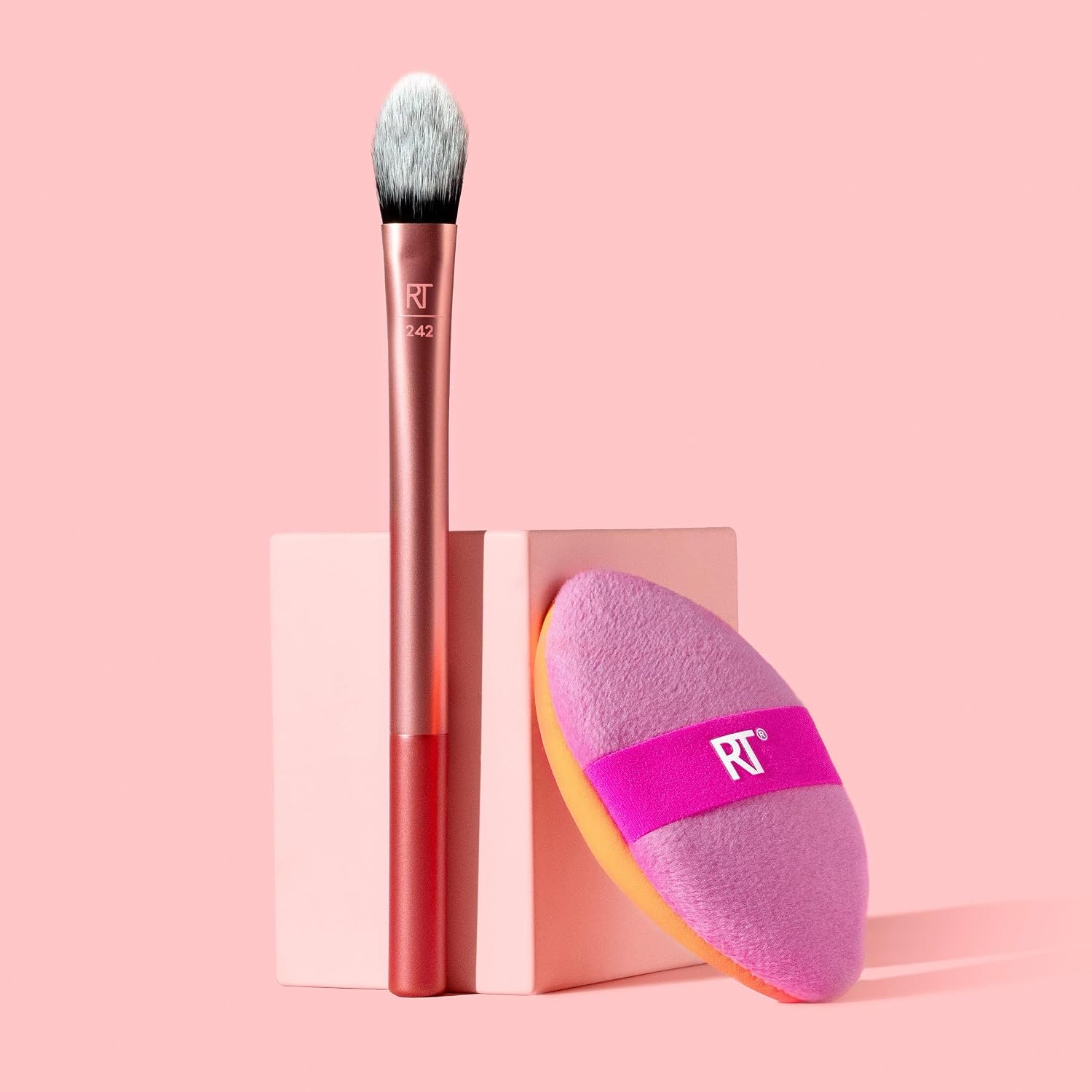 Thumbnail 6 de Real Techniques Precision Perfection Duo – concealerborste och dubbelsidig puderpuff