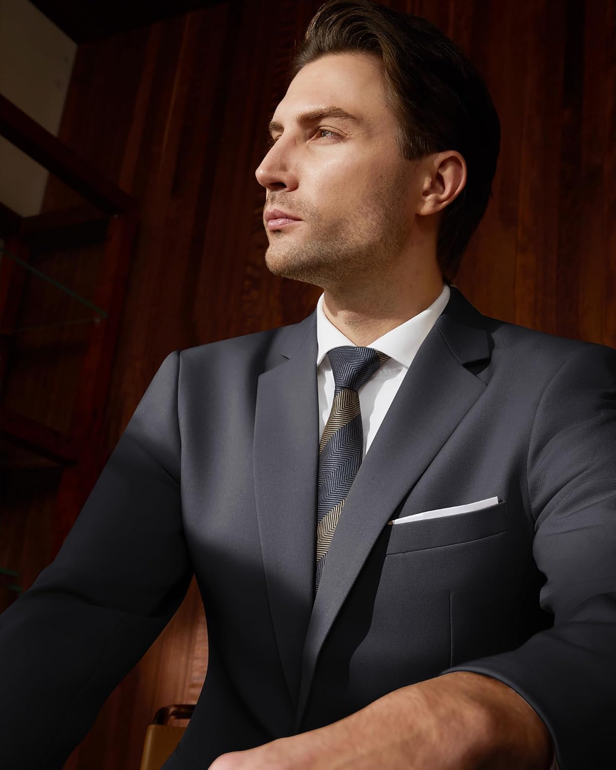 Detalle 2 de WULFUL Men's Slim-Fit 2-Piece Suit with Two-Button Blazer and Stretch Fabric
