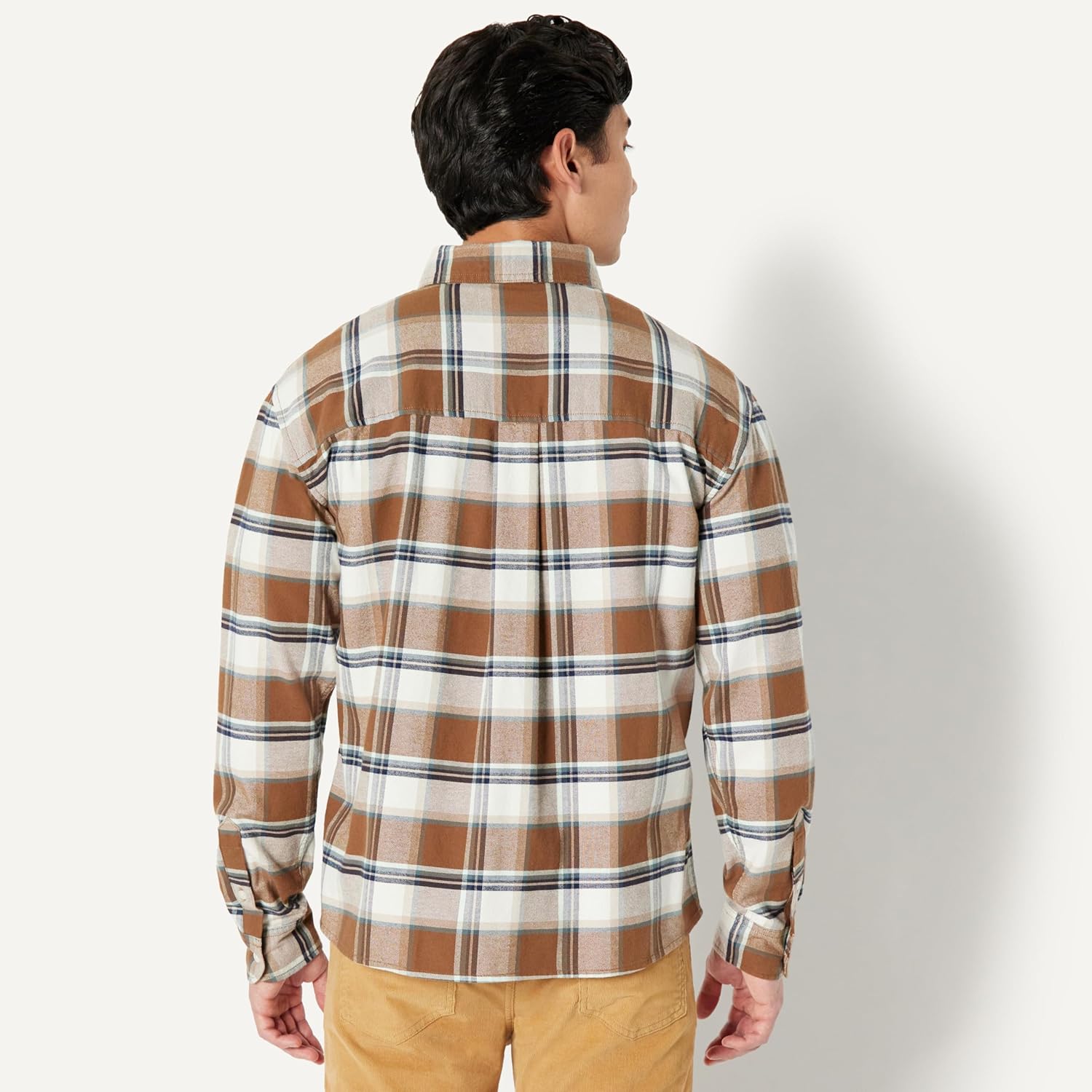 Thumbnail 2 de Amazon Essentials Men’s Modern Oversized-Fit Cotton Button-Down Shirt