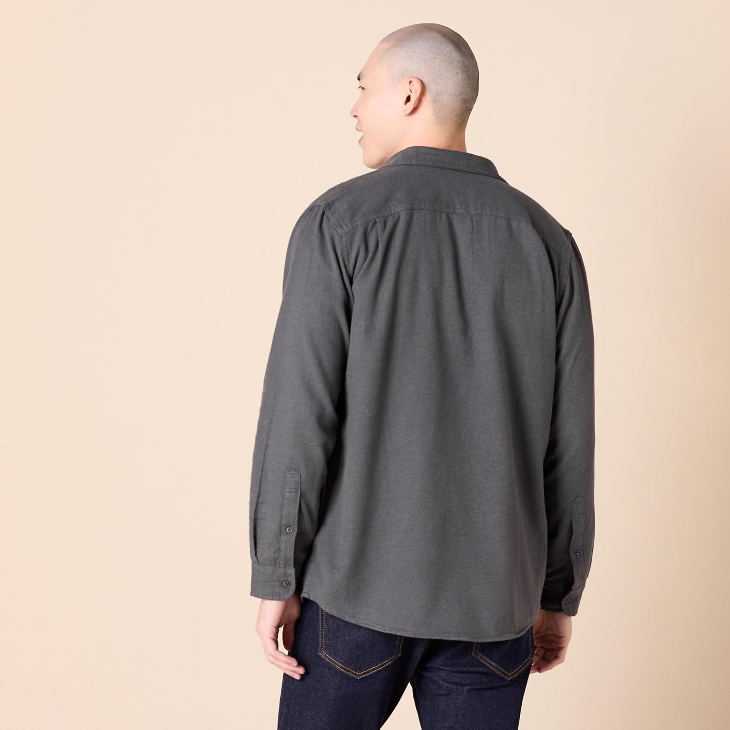Thumbnail 1 de Amazon Essentials men’s regular-fit long-sleeve flannel shirt with two chest pockets