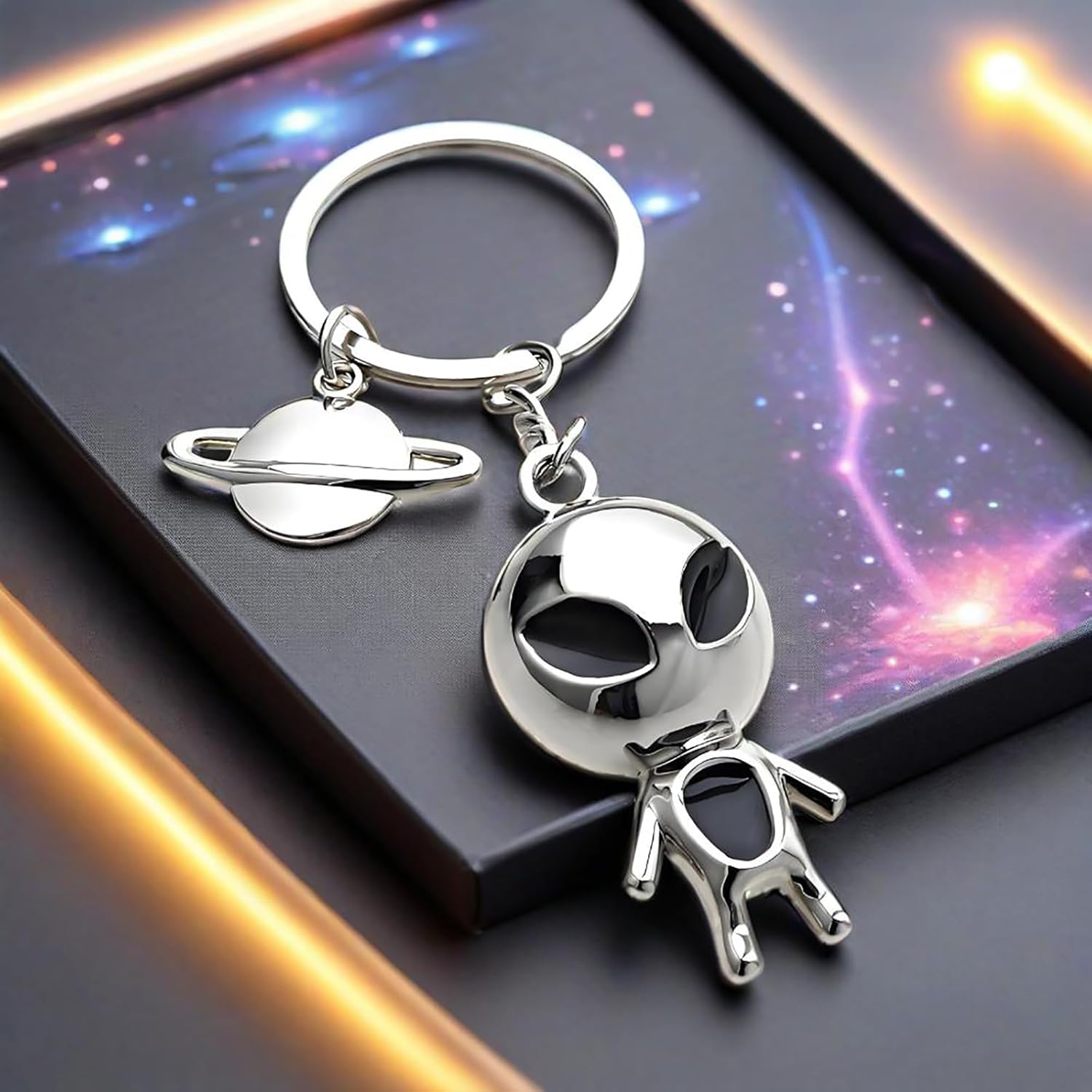 Detalle de MUAMAX Aliens Space Keychain – Zinc Alloy Alien Keyring for Keys, Bags and Backpacks