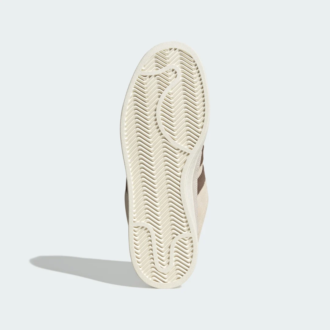 Detalle de Adidas Campus ST Blanco: estilo urbano con legado (Campus ST) para este año