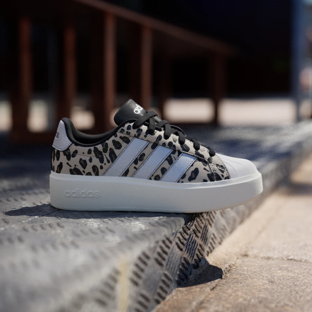 Detalle de Zapatilla StreetTALK Bold de Adidas – Beige