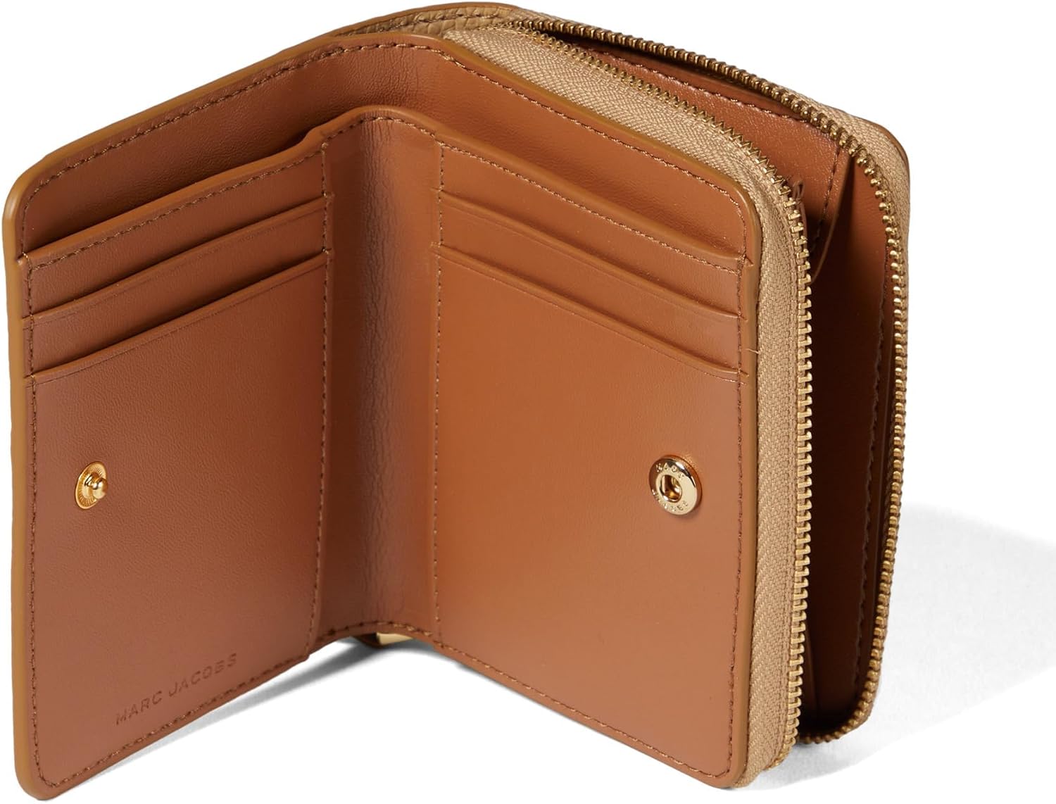 Detalle 2 de Marc Jacobs The Mini Compact Wallet 2R3SMP044S10-230 – Portafoglio Donna in Pelle martellata CAMEL