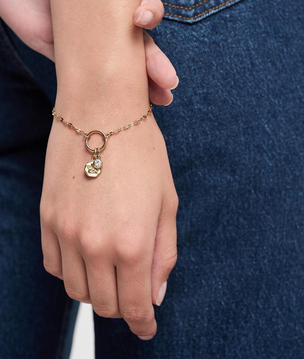 Detalle de Tamaris Charms Collection aus Edelstahl – Funkelnde Armbänder, Charm-Sets & personalisierbare Geschenkidee