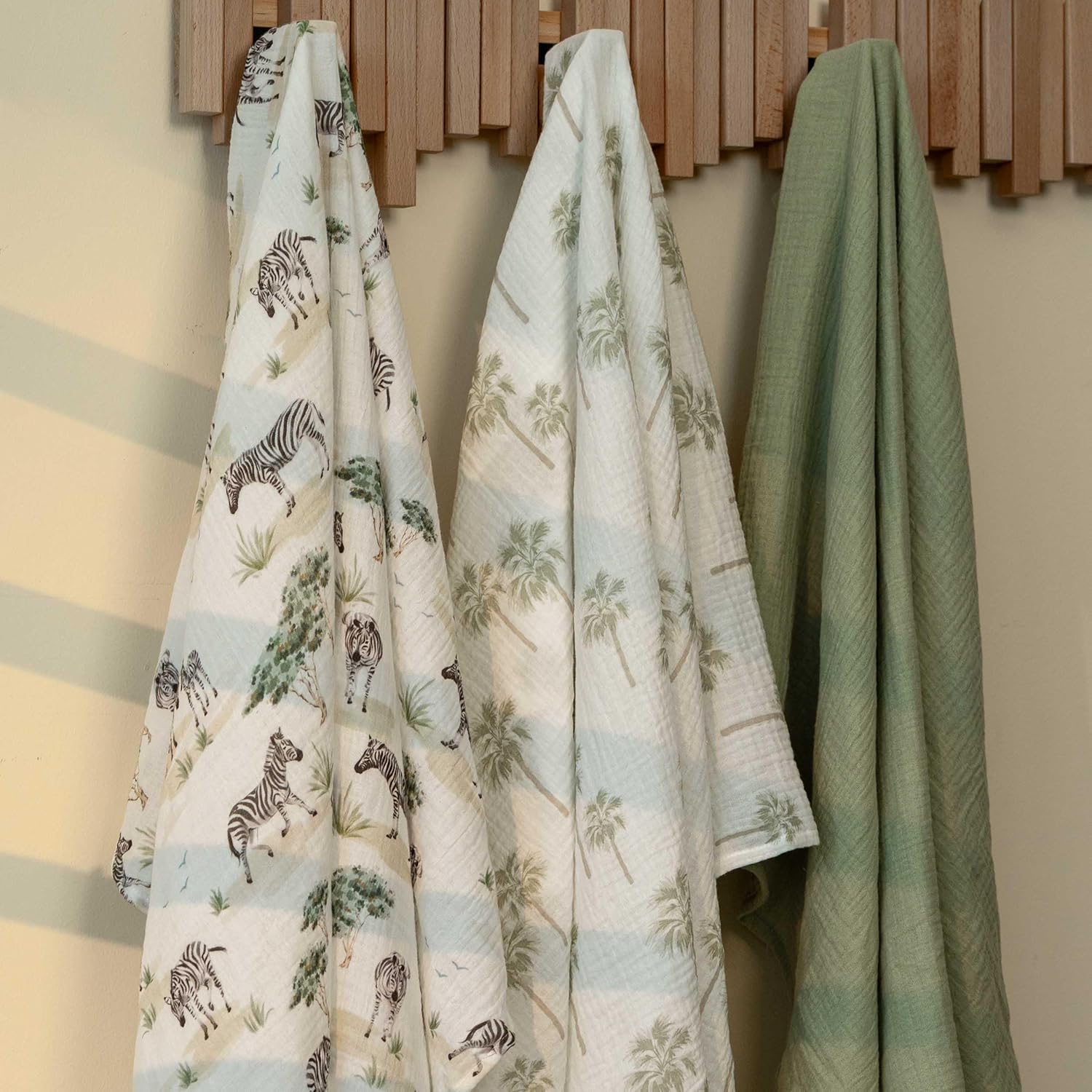 Thumbnail 1 de Soarwg Kids Muslin Swaddle Blankets – Safari Whisper Print (3 Pack) 95x100cm