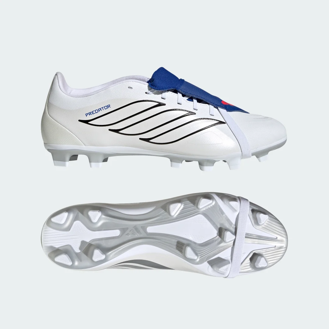 Detalle de Adidas Predator Club, botas de fútbol blancas con lengüeta plegable