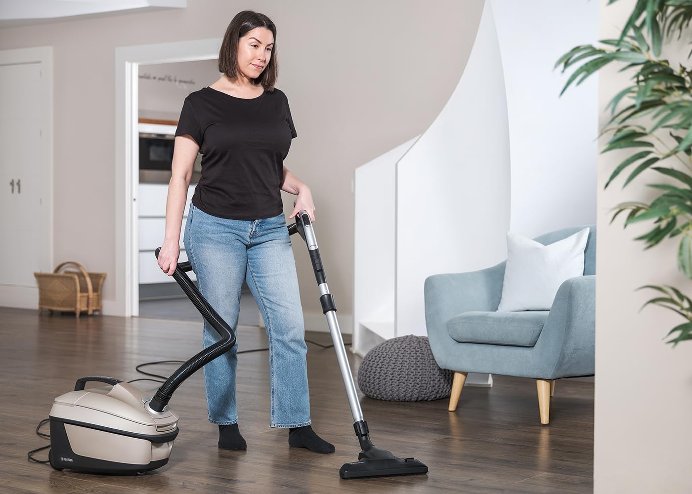 Detalle 2 de Nilfisk CHCO14P10A1 aspirateur 3,6L 🧹