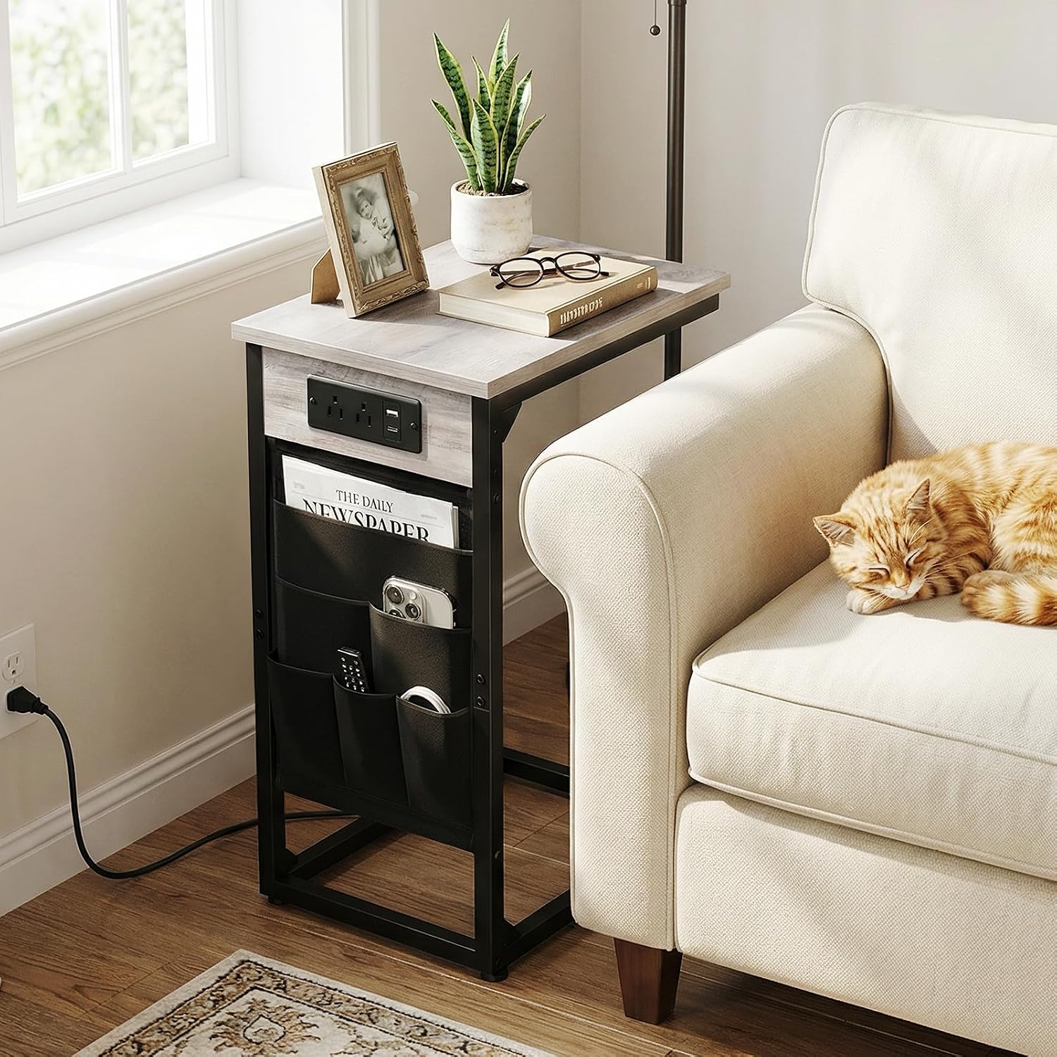 Detalle 2 de AMHANCIBLE C-shaped side tables HET04CGY