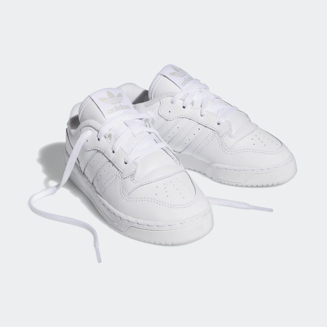 Thumbnail 3 de Zapatilla Rivalry Low (Niños) de Adidas: comodidad y estilo en blanco para peques