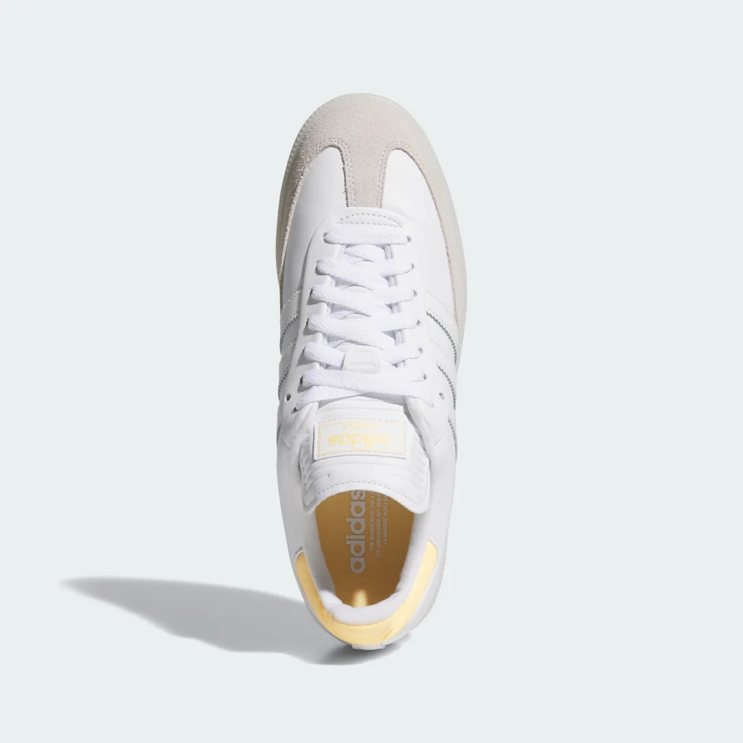 Detalle 2 de Adidas Samba Spikeless: Zapatilla de golf blanca para juego cómodo y versátil