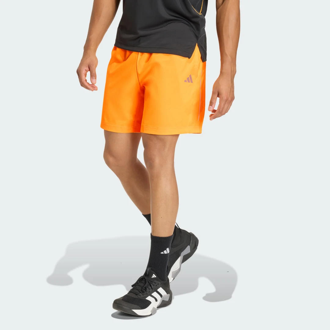 Detalle de Pantalón corto Tech Apparel de Adidas – naranja