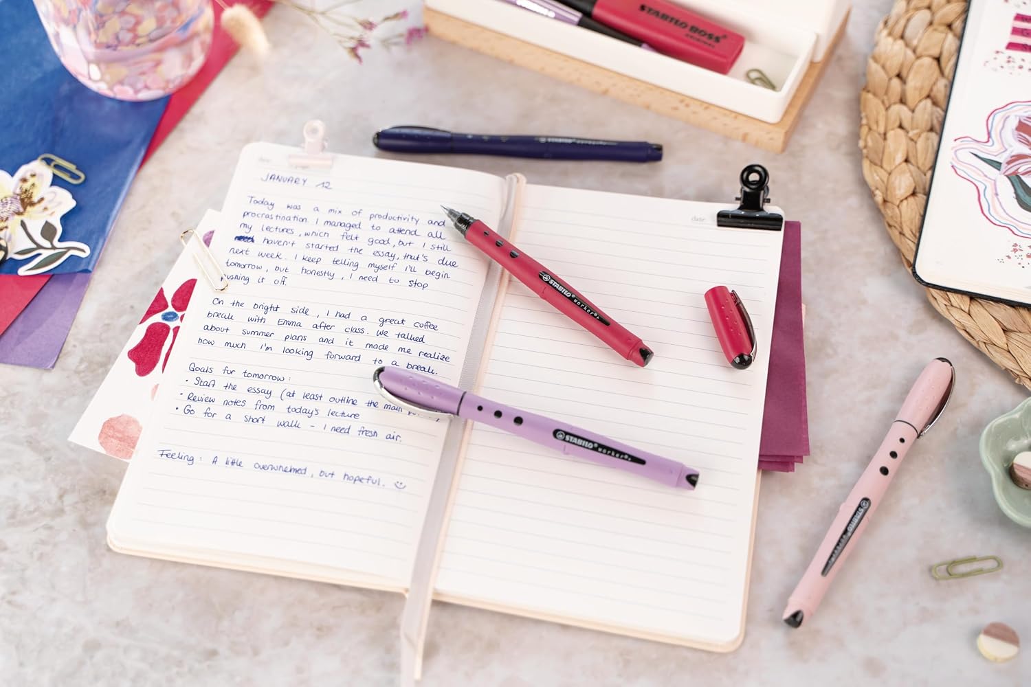 Detalle 2 de STABILO worker+ NatureCOLORS Wildflower – Penna roller blu, 4 colori in astuccio
