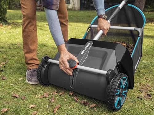 Detalle 2 de Gardena Laub- und Rasensammler 3565-20: Kehrmaschine für den Garten mit entnehmbarem Fangsack