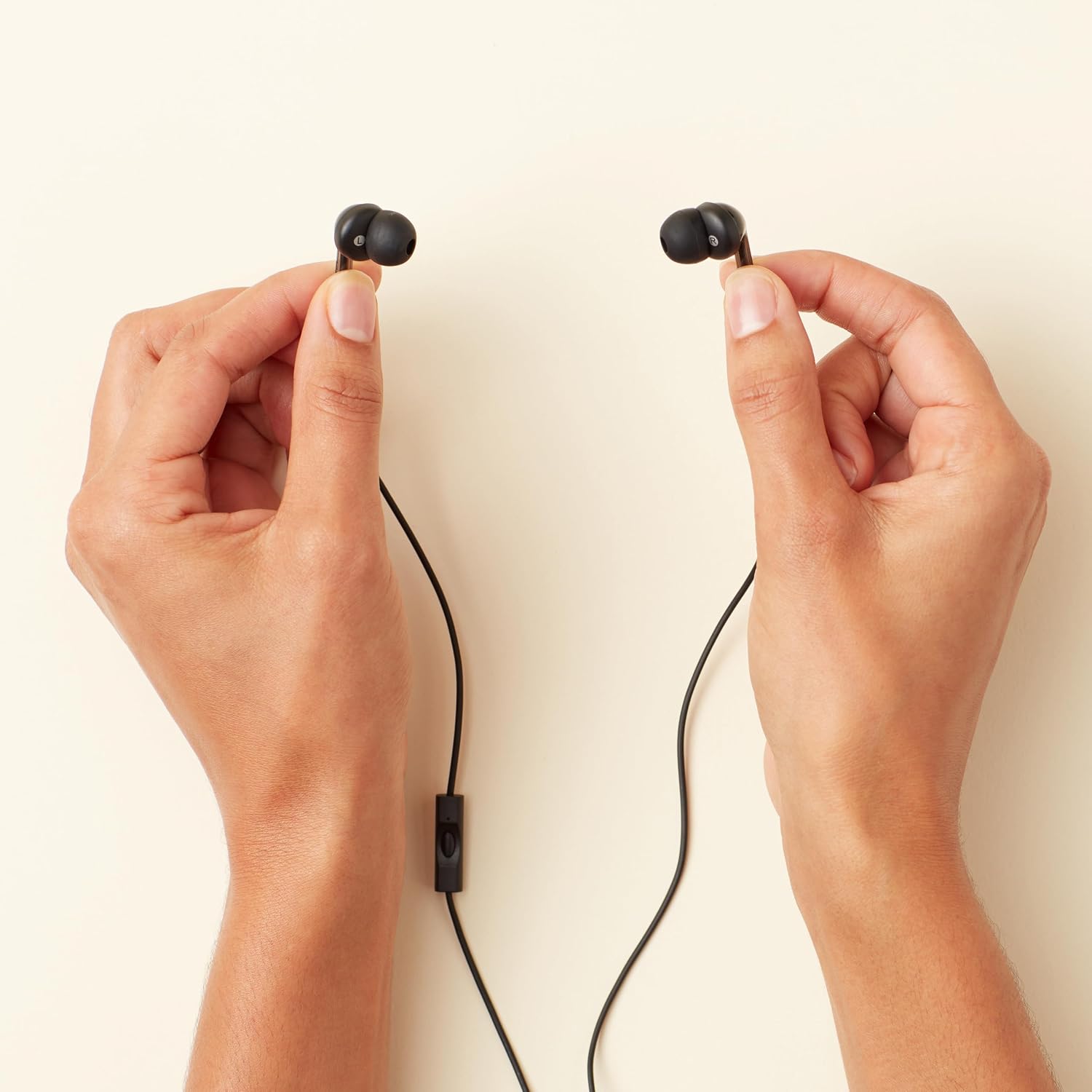 Thumbnail 4 de Amazon Basics Wired Earbuds 4.2 ft