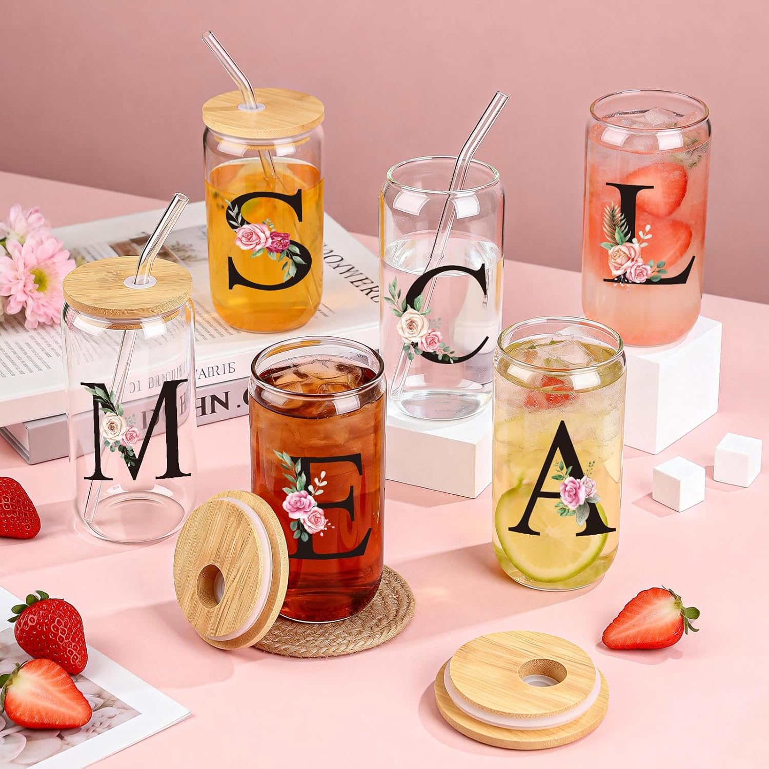 Detalle de TUZELIYA A-Z Personalisierte Geschenke: Glasbecher mit Deckel & Strohhalm + Initialen-Schlüsselanhänger
