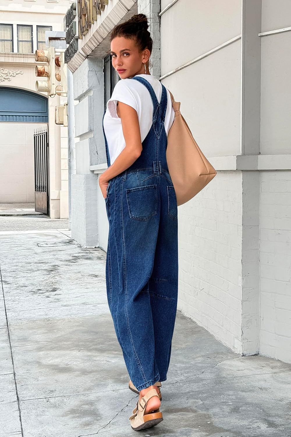 Detalle de PLNOTME Women's Denim Bib Overalls with Barrel Leg – Adjustable Straps, Front Pocket Bib, and Multiple Pockets