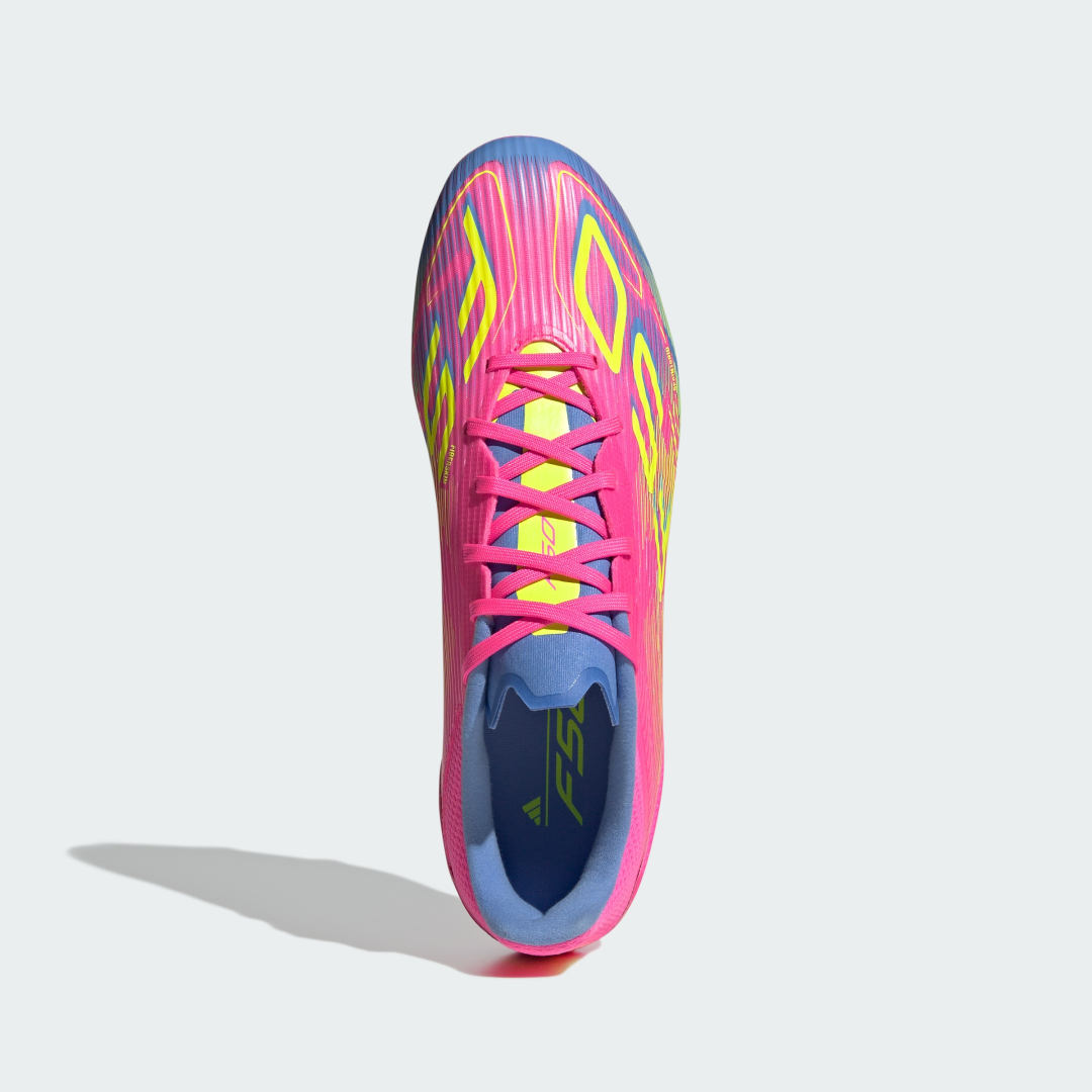 Detalle de Adidas F50 League, botas de fútbol para césped natural seco y multisuperficie, rosa