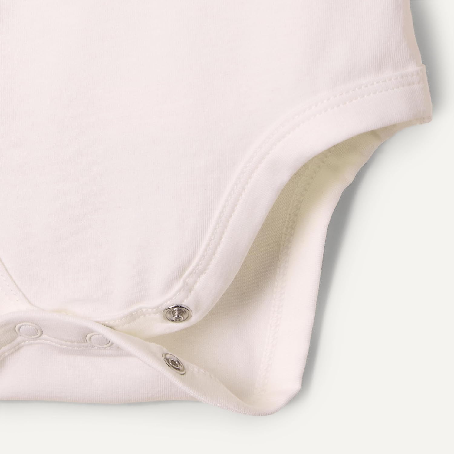 Thumbnail 2 de Amazon Essentials x Sofia Grainge unisex babies’ short-sleeve side snap bodysuit (pack of 3)