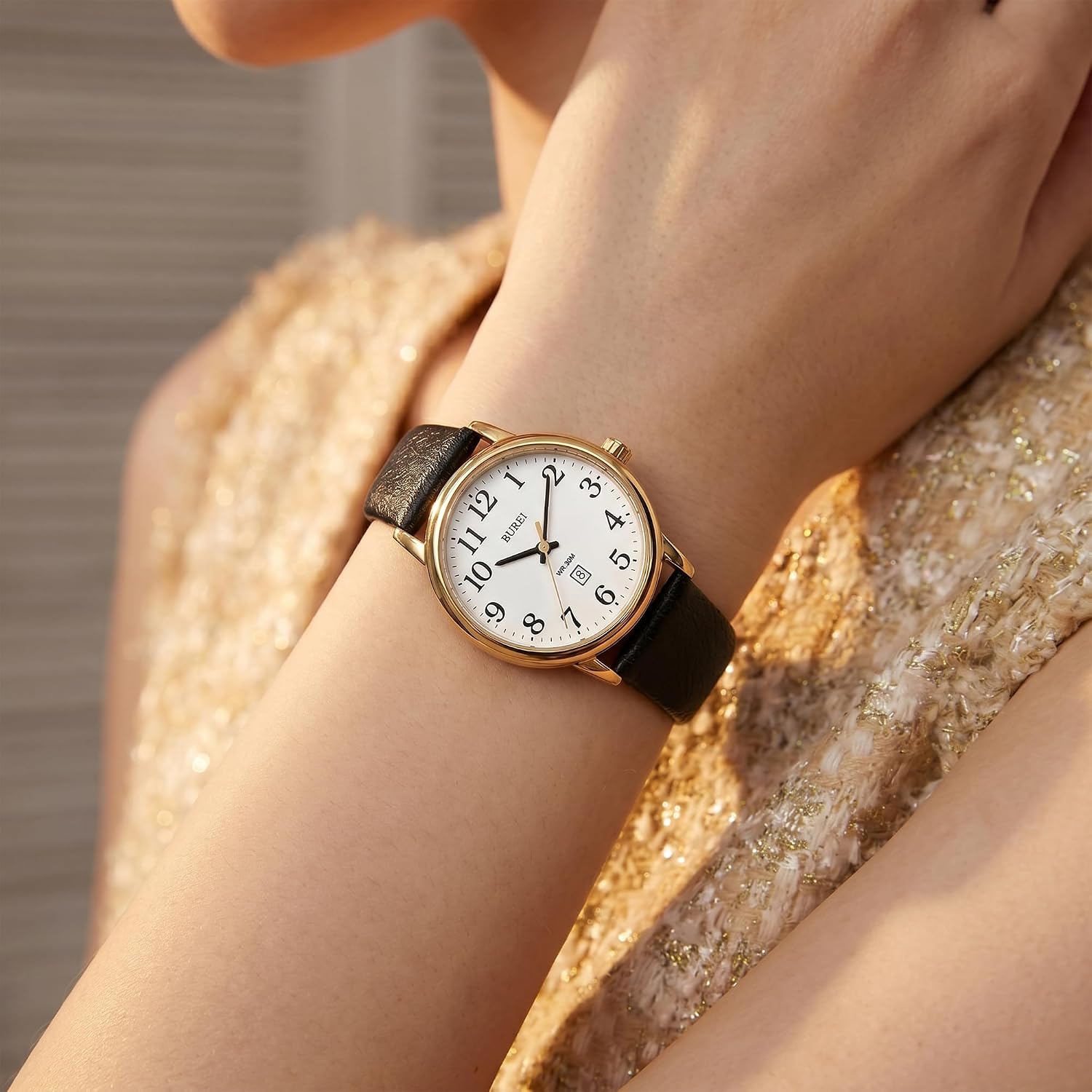 Detalle de BUREI Damenuhr Schwarz Leder Armbanduhr – Leuchtendes Quarzwerk, wasserdicht, leichtes Damenmodell (Black/Gold)