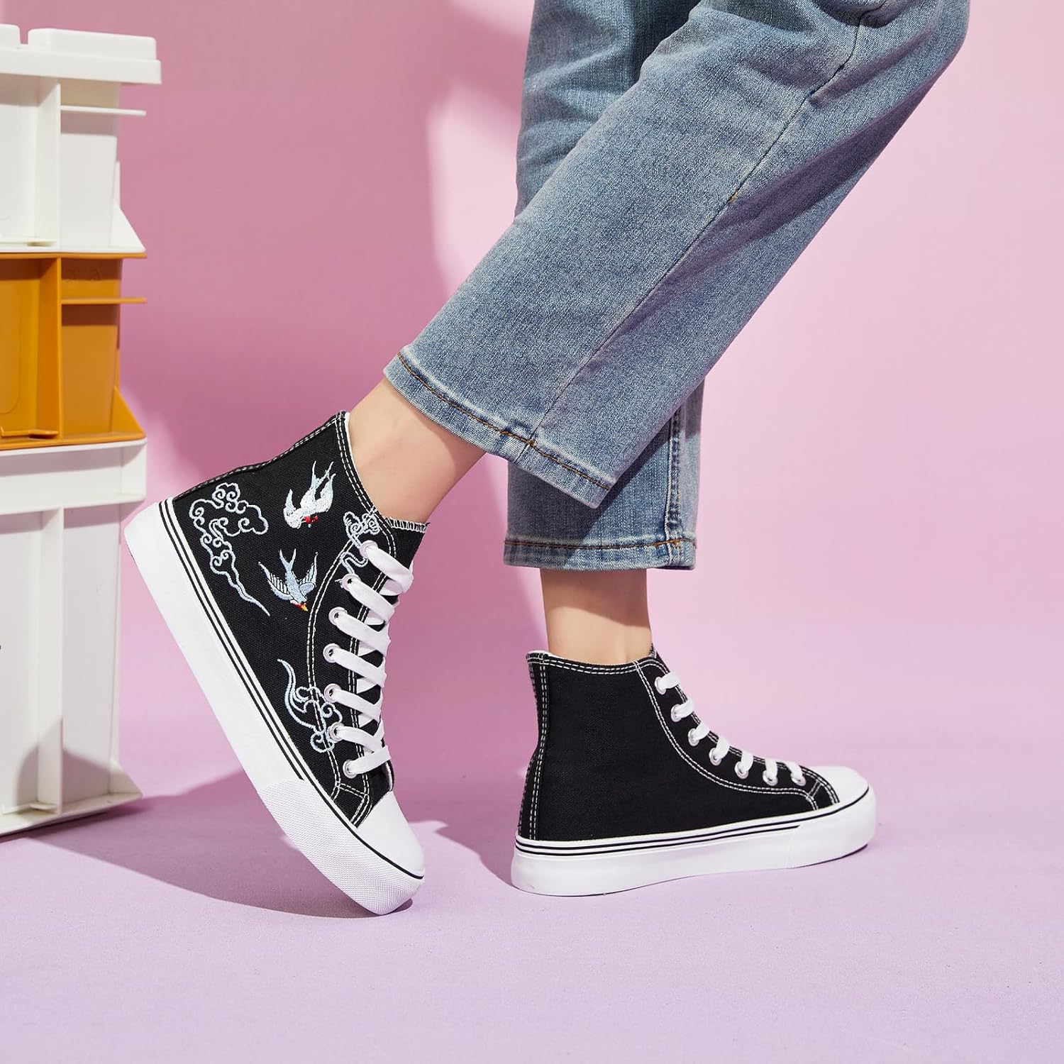 Thumbnail 1 de kufeiti Women’s High Top Canvas Sneakers (White/Black) Lace-Up Casual Walking Shoes