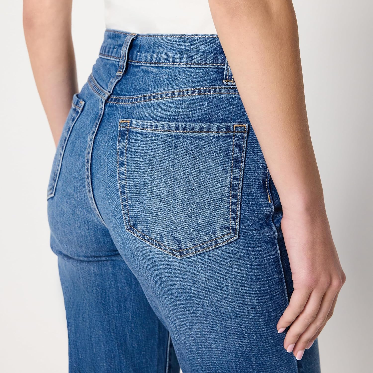 Detalle 1 de Amazon Essentials Jeans vita alta a gamba dritta Donna – Blu Medio, 42
