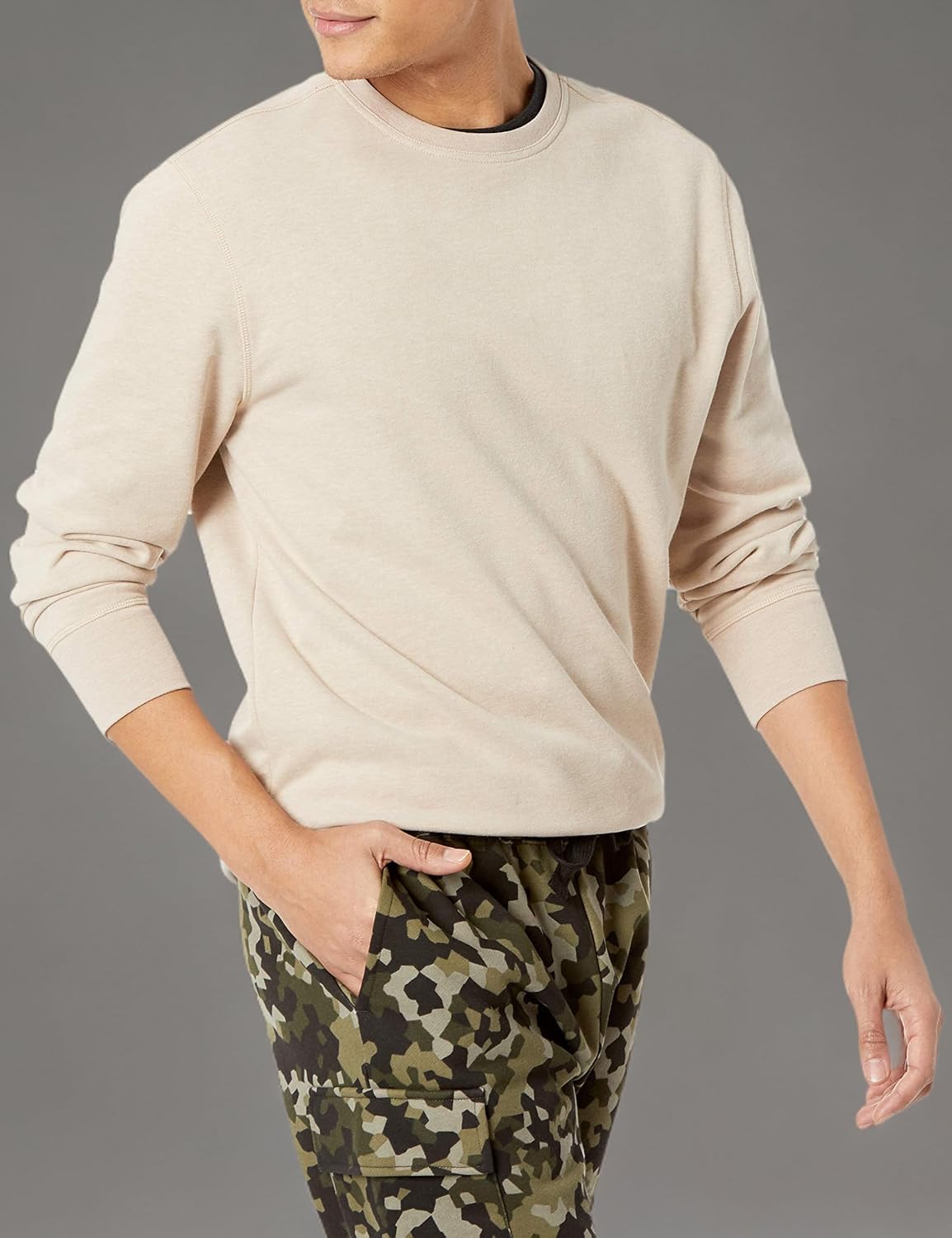 Thumbnail 4 de Amazon Essentials Herren leichtes Langarm-Sweatshirt aus Frottee mit Rundhalsausschnitt