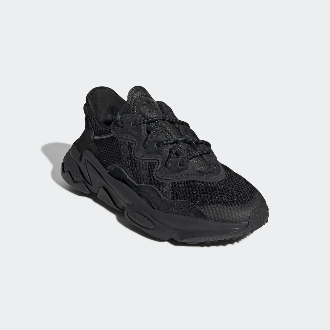 Thumbnail 3 de Zapatilla OZWEEGO de Adidas: versatilidad y estilo en Negro