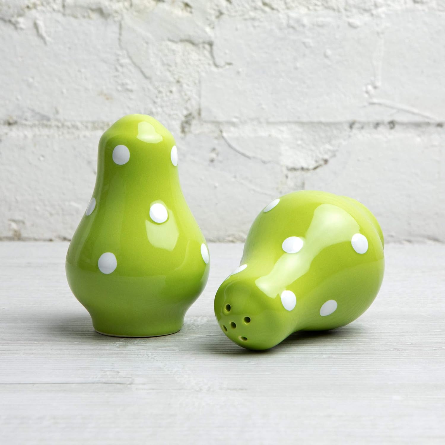 Thumbnail 2 de City to Cottage ceramic salt and pepper shakers set (pistachio green polka dot) for farmhouse kitchen counters