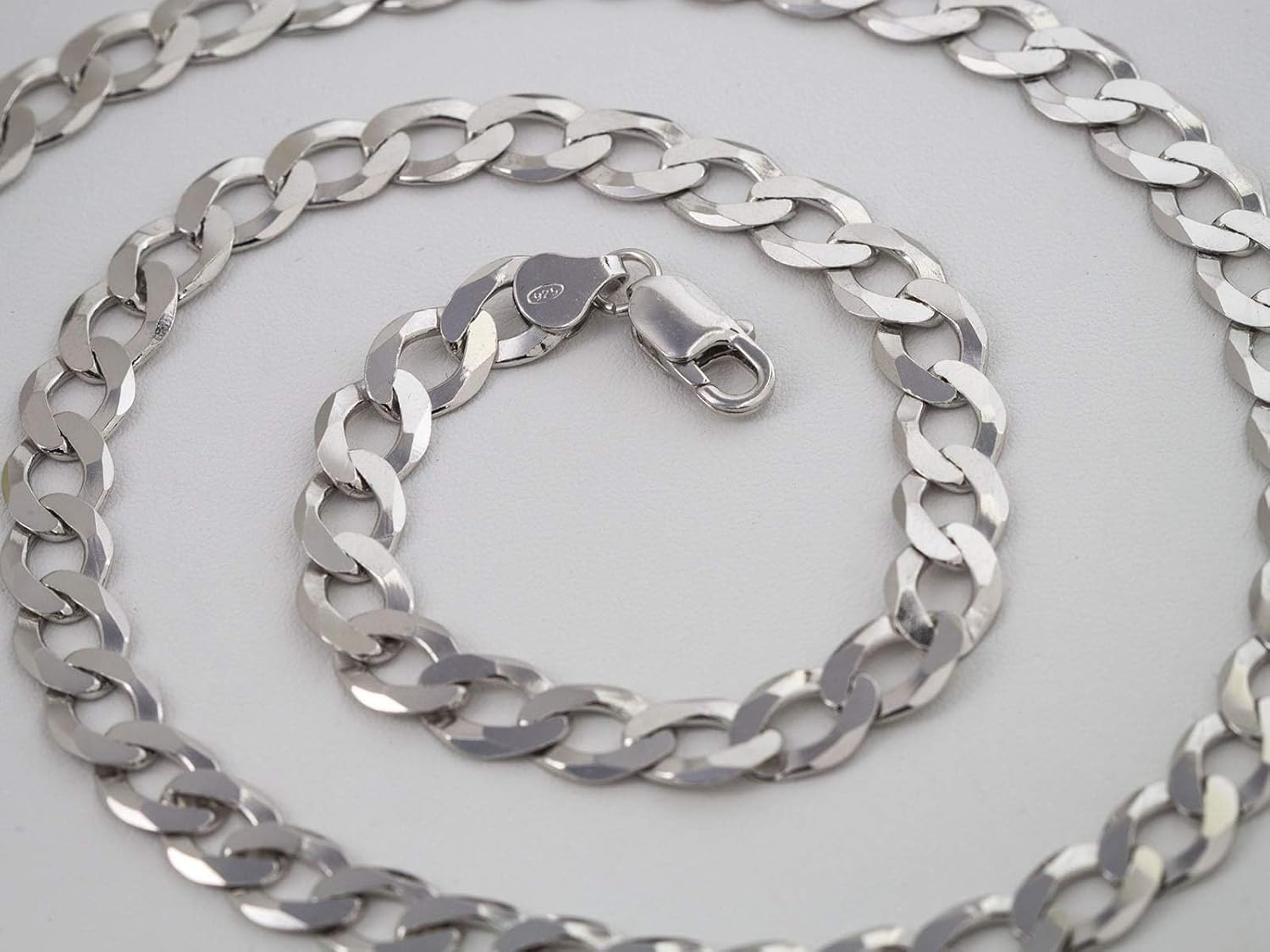 Detalle de Aka Gioielli® Catena Grumetta Piatta 9mm Argento 925 Rodiato – Collana unisex con chiusura moschettone