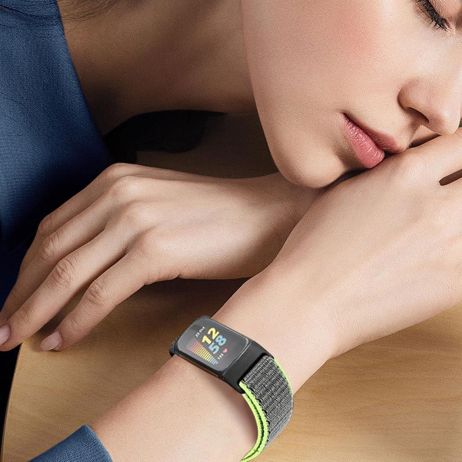Detalle 2 de Ecogbd Nylon Replacement Strap for Fitbit Charge 5