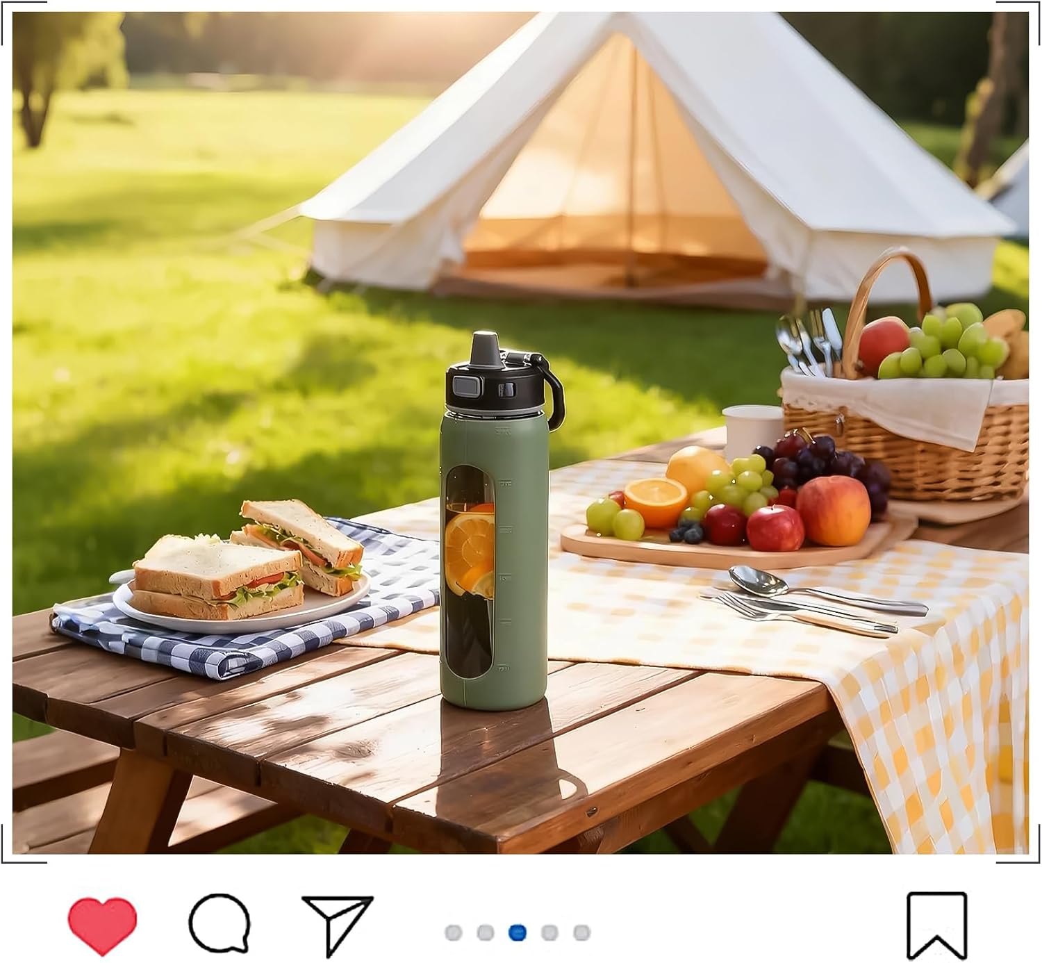 Detalle 2 de BLUEGO 700ml borosilicate glass water bottle with 2 lids and silicone sleeve (BPA-free, olive)