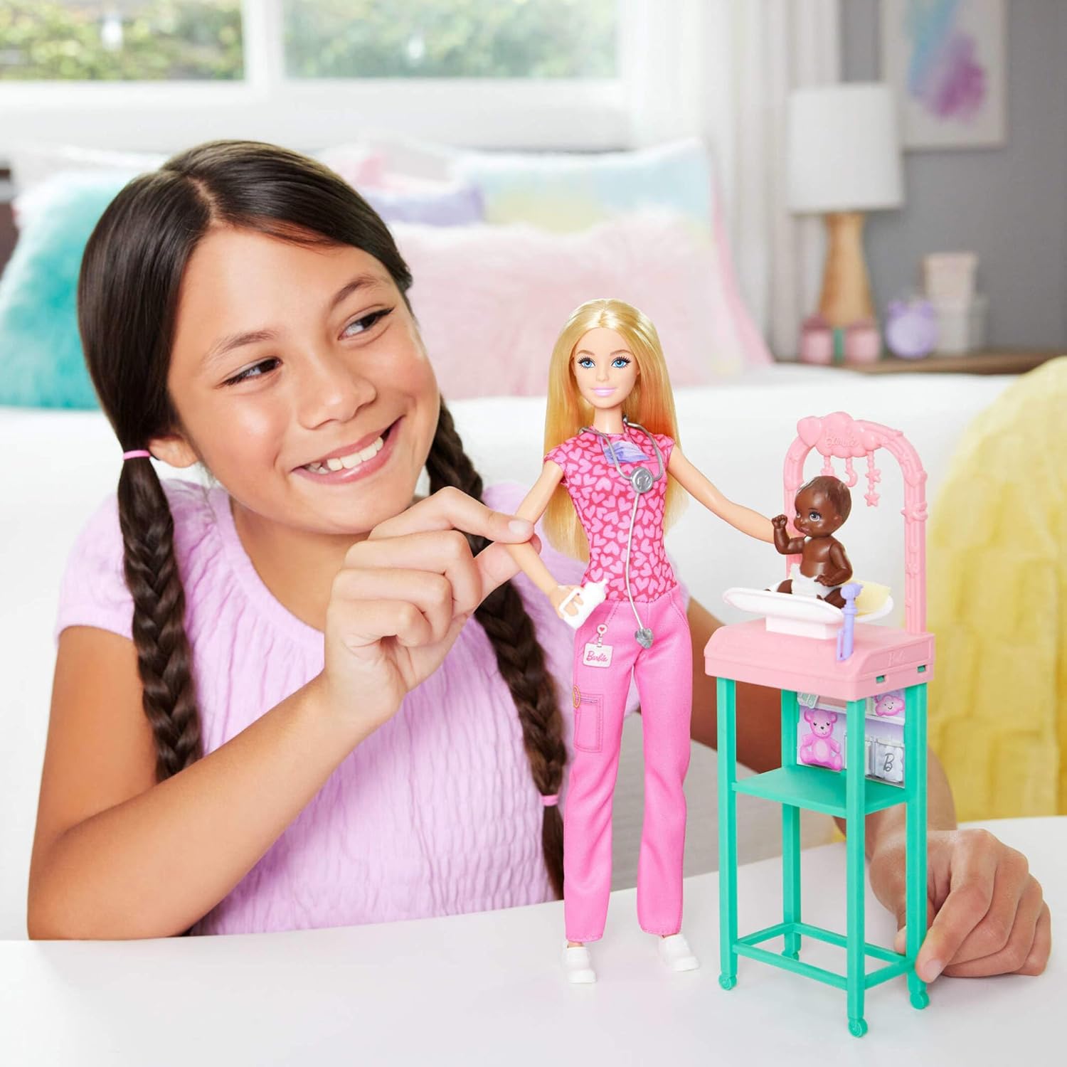 Thumbnail 1 de Barbie Pediatra JCR72 muñeca con bebé y accesorios