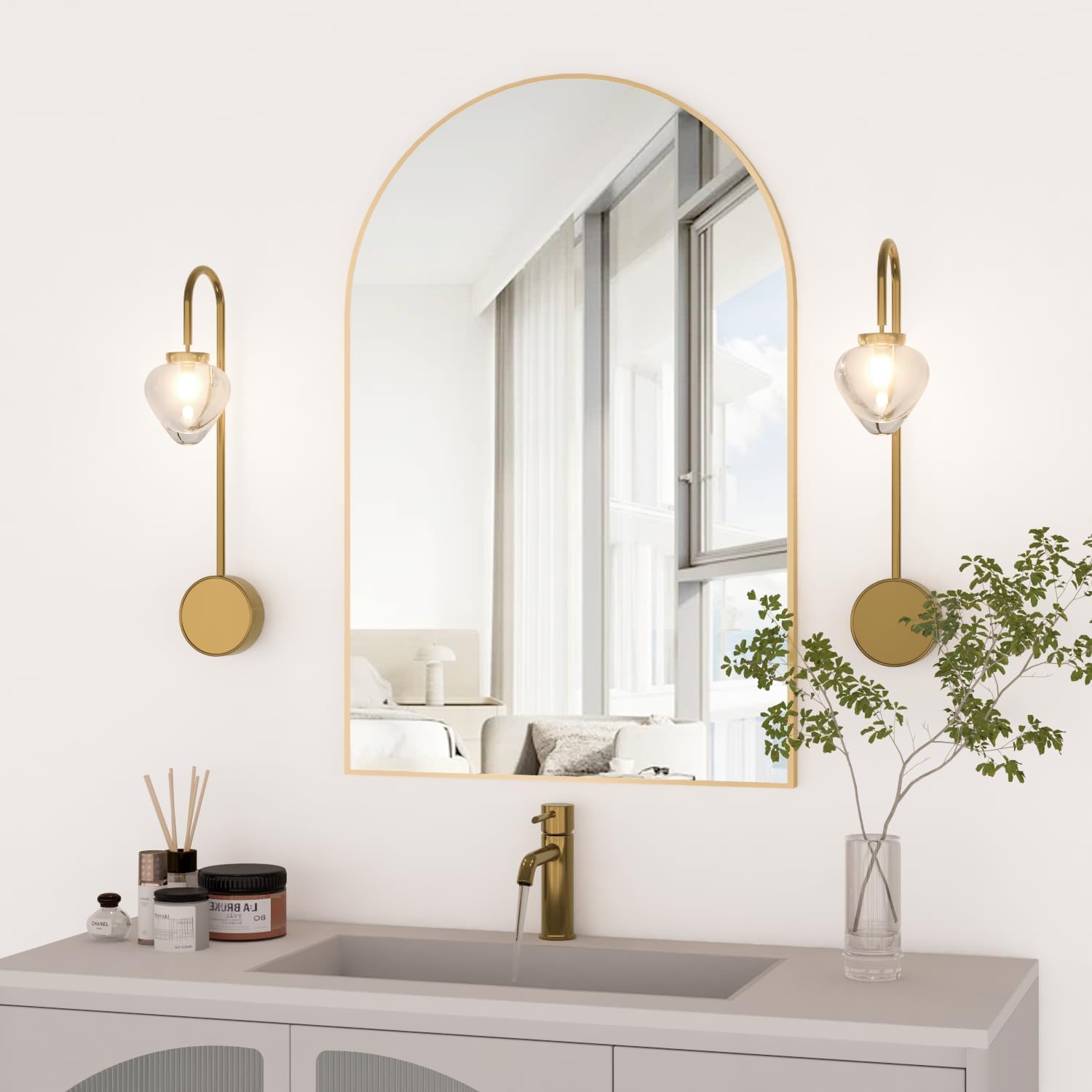 Detalle de NEUWEABY gebogen wandspiegel 60 x 90 cm met goudkleurig aluminium frame