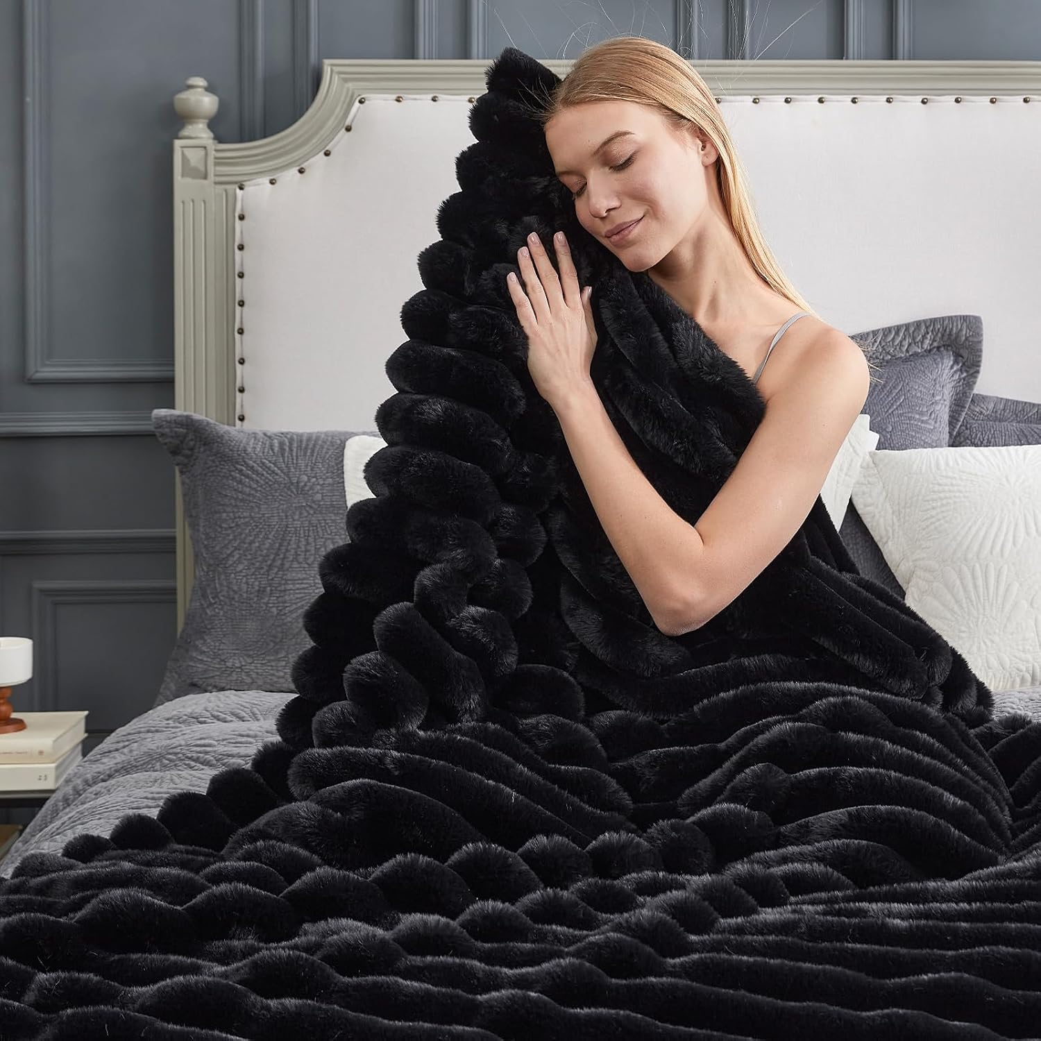 Detalle de Cozy Bliss Faux Fur Throw Blanket 60×80 in 🛋