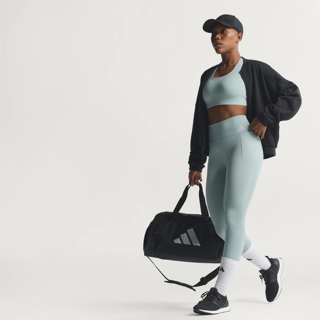 Detalle de Sujetador para alto impacto Optime Power de Adidas: soporte firme para entrenamientos exigentes