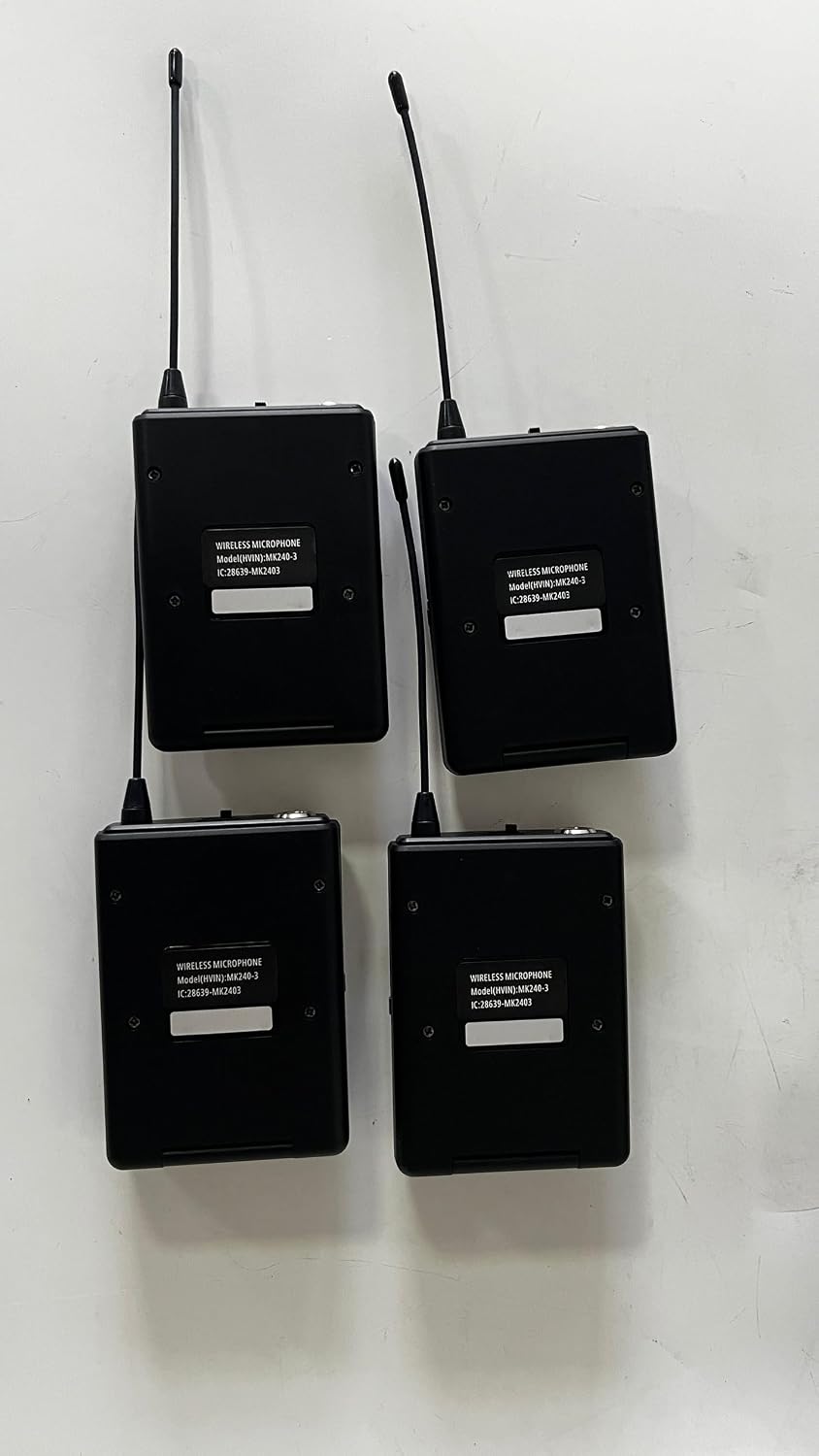 Detalle 2 de MicrocKing MK240-3 Wireless Microphone System, 4 Channels with Bodypacks