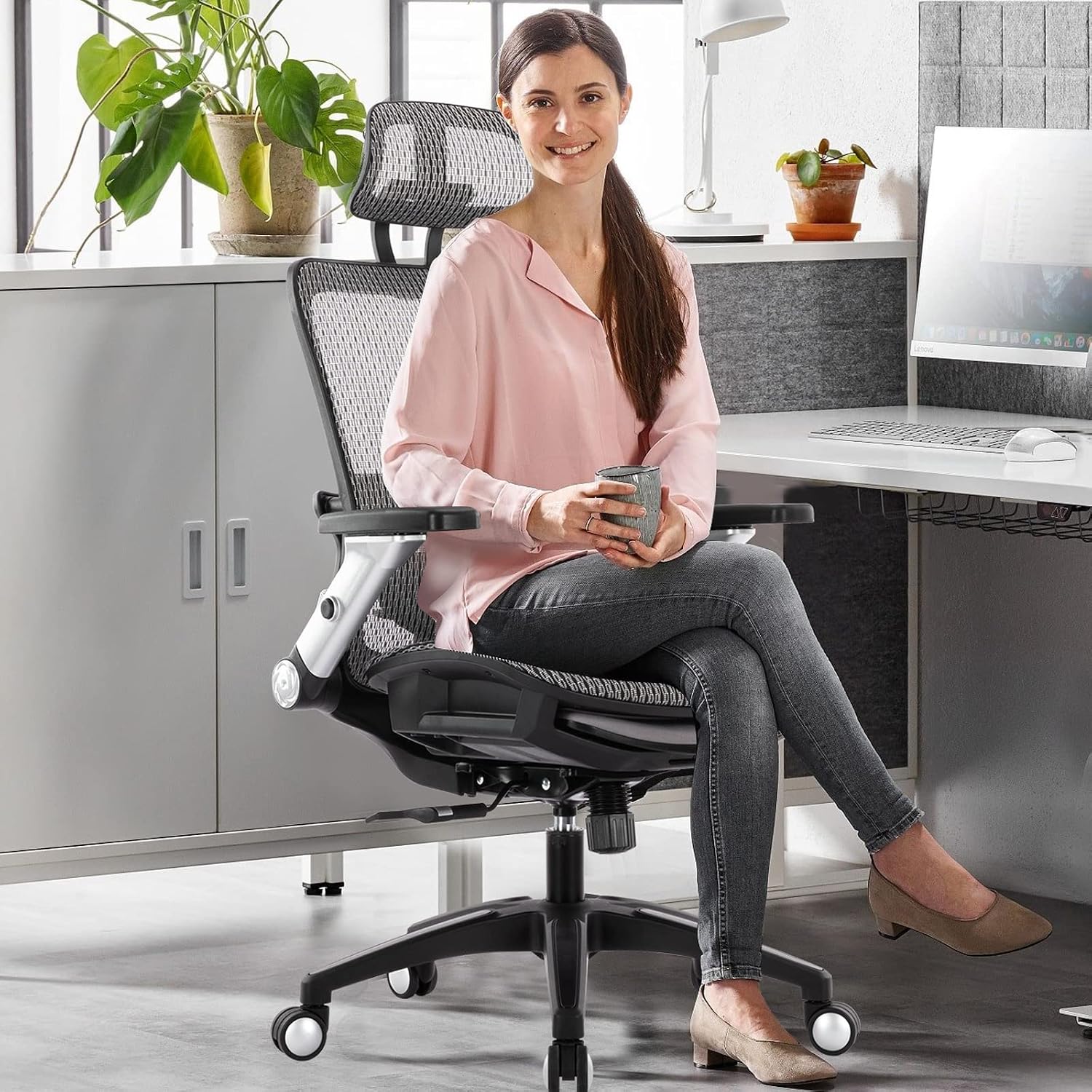 Detalle 2 de COLAMY 2577F Ergonomic Mesh Office Chair with Footrest and Adjustable Lumbar Support