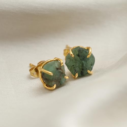 Detalle de Gempires Natural Raw Emerald Gemstone Stud Earrings – Handmade, Hypoallergenic Gold Plated Minimal Prongs