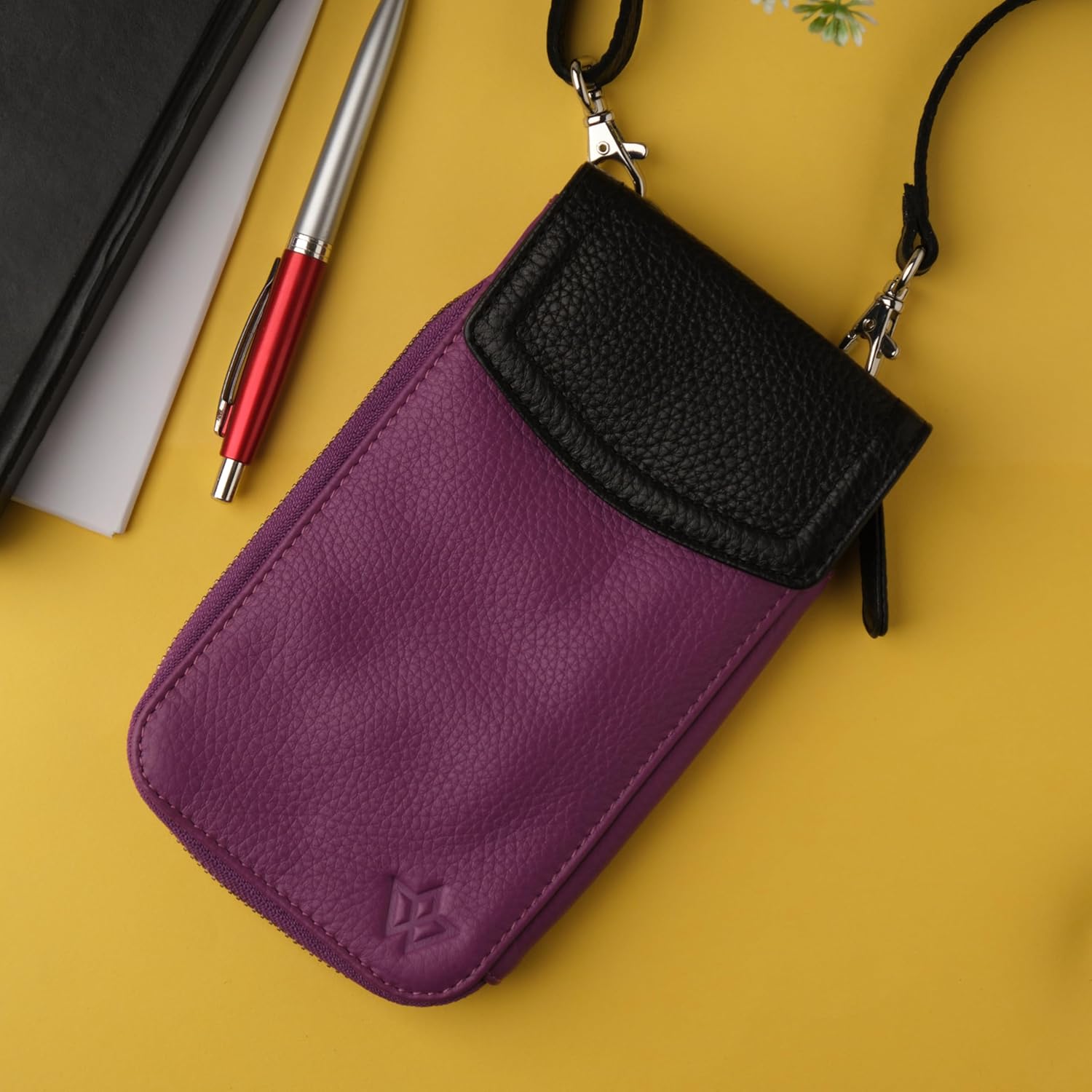 Thumbnail 3 de WASAMA Sidekick Leather Crossbody Phone Bag for Women