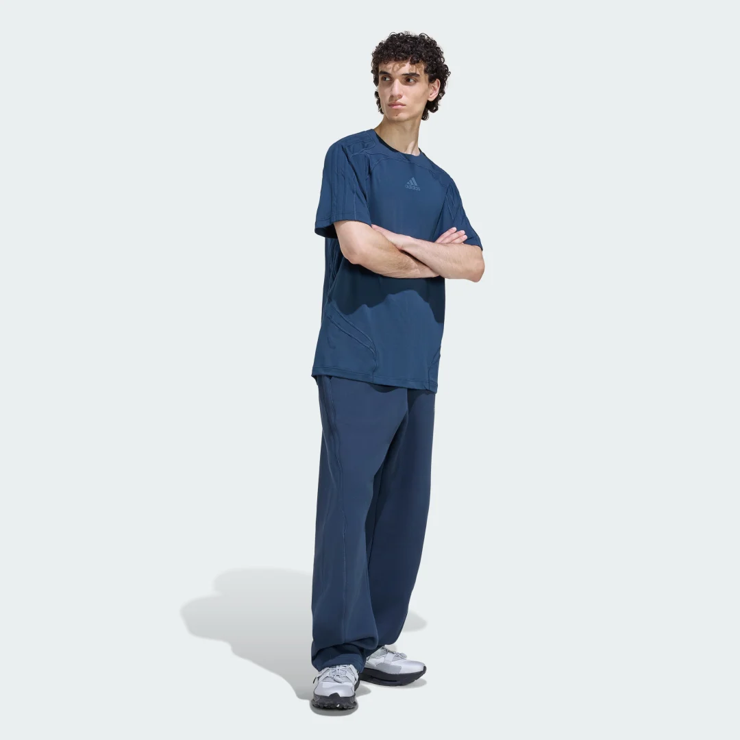Detalle de Camiseta Clásica Cutline de Adidas – azul