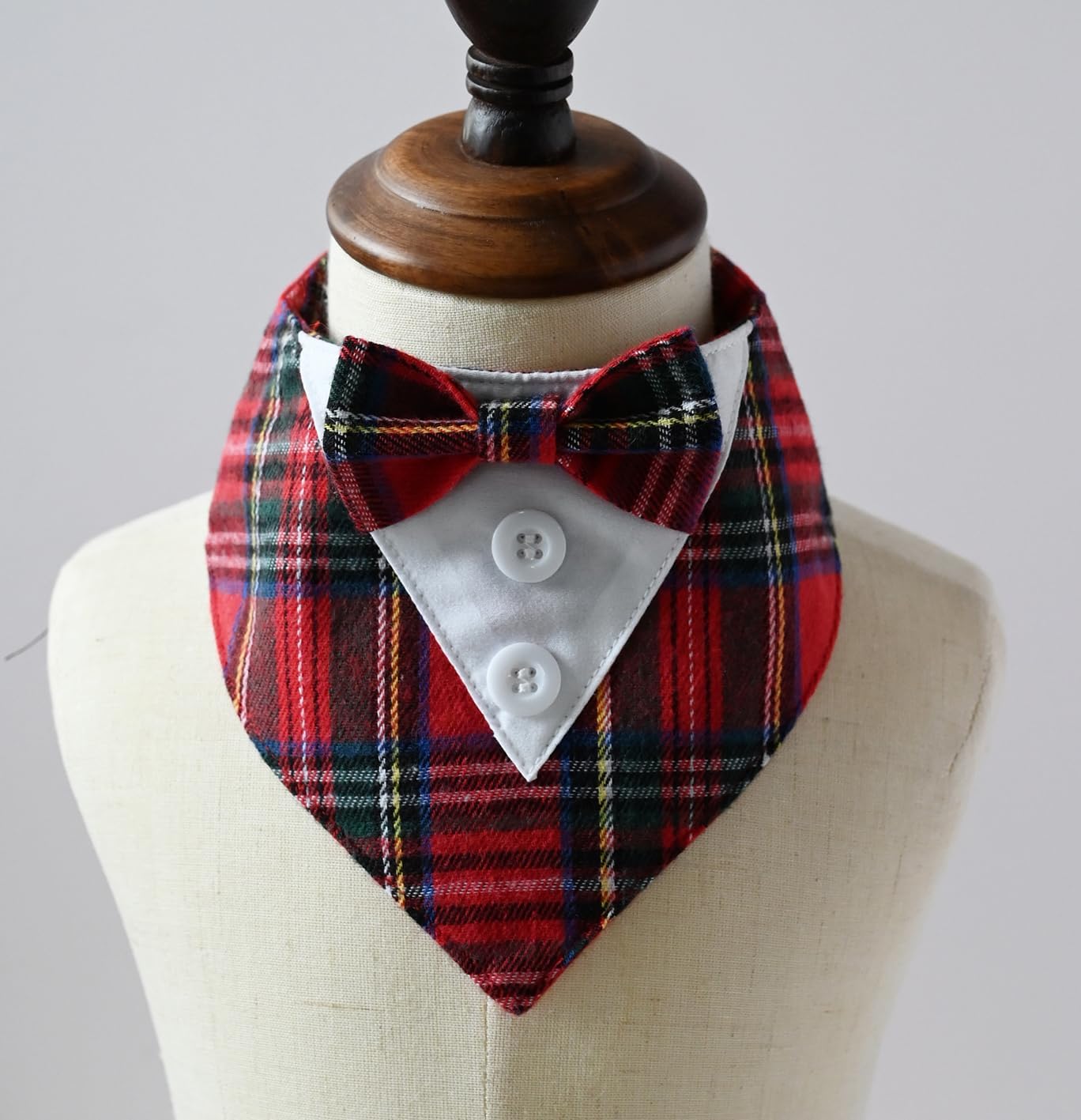Detalle de BT Bear Pet Tuxedo Collar Bandana – Red, Size M