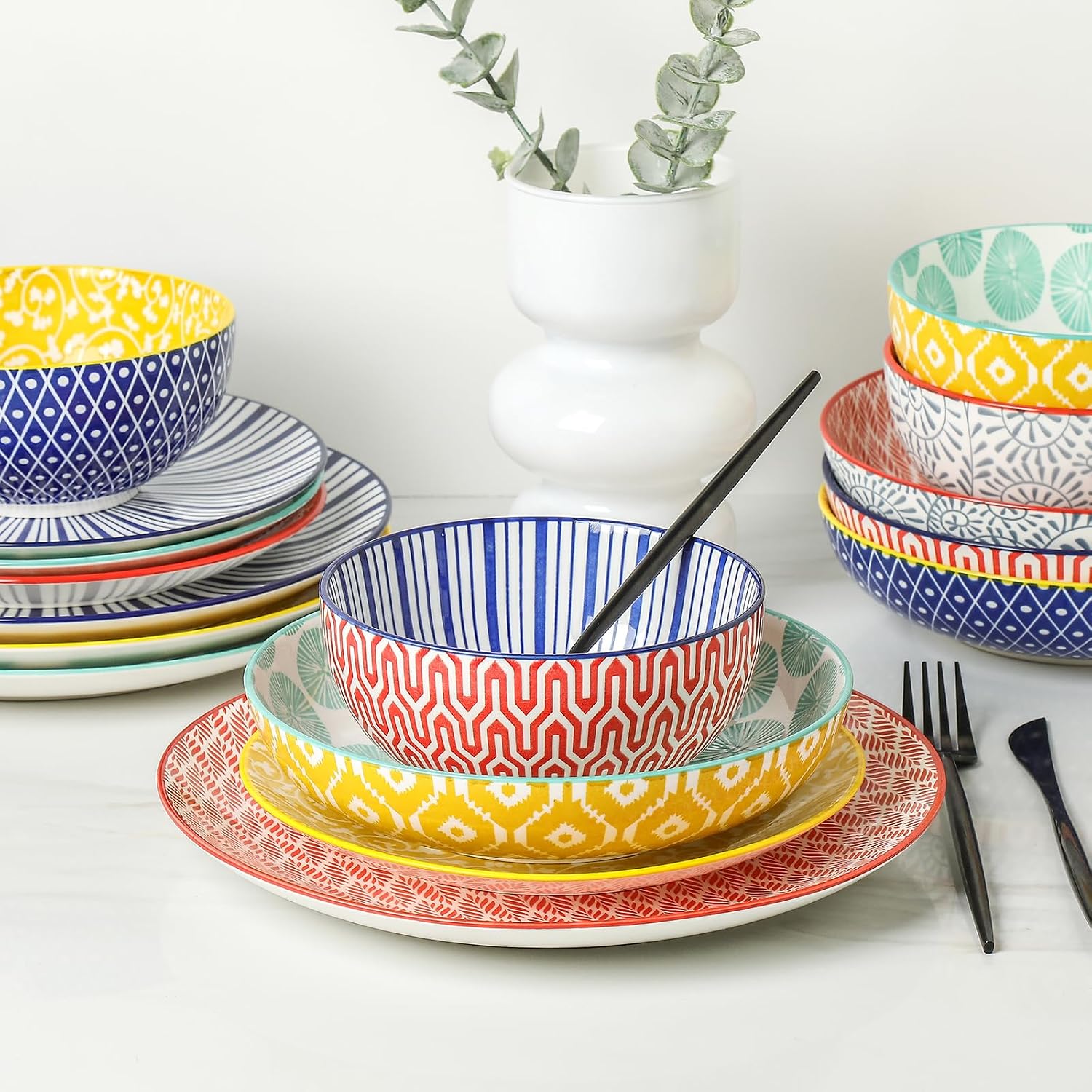 Detalle de Selamica 24-Piece Ceramic Dinnerware Set for 6 (10" Dinner Plates, 8" Salad Plates, 24 oz Bowls, 26 oz Pasta Bowls) in Assorted Colors