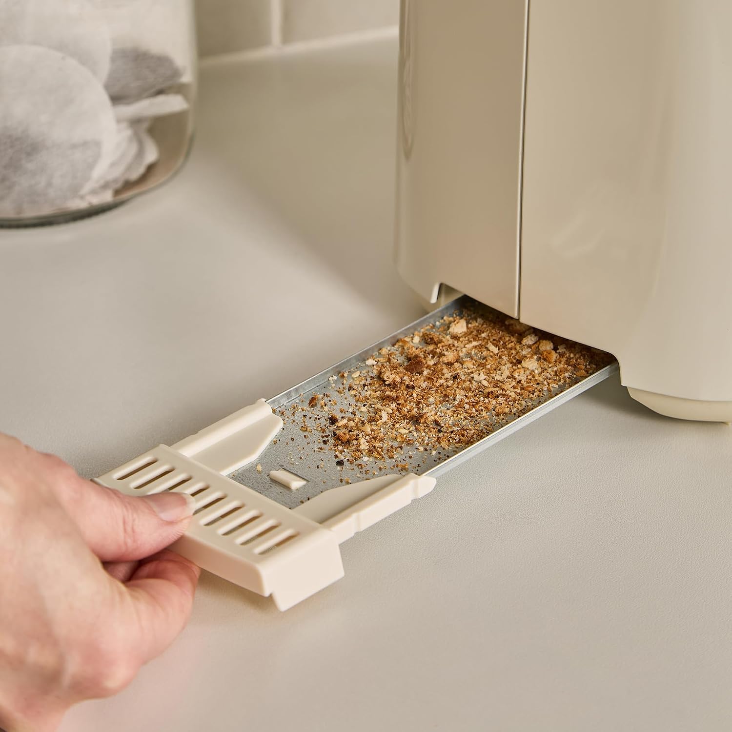 Detalle de Morphy Richards Equip 2 Slice Toaster (222065) - Defrost, Reheat & Variable Browning in Cream