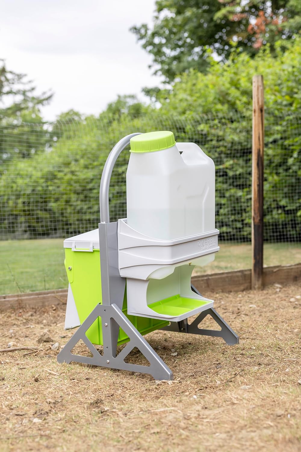 Detalle 1 de Kerbl Hobbyfarming SmartCoop – mobilny stojak do poidła i karmidła, szary