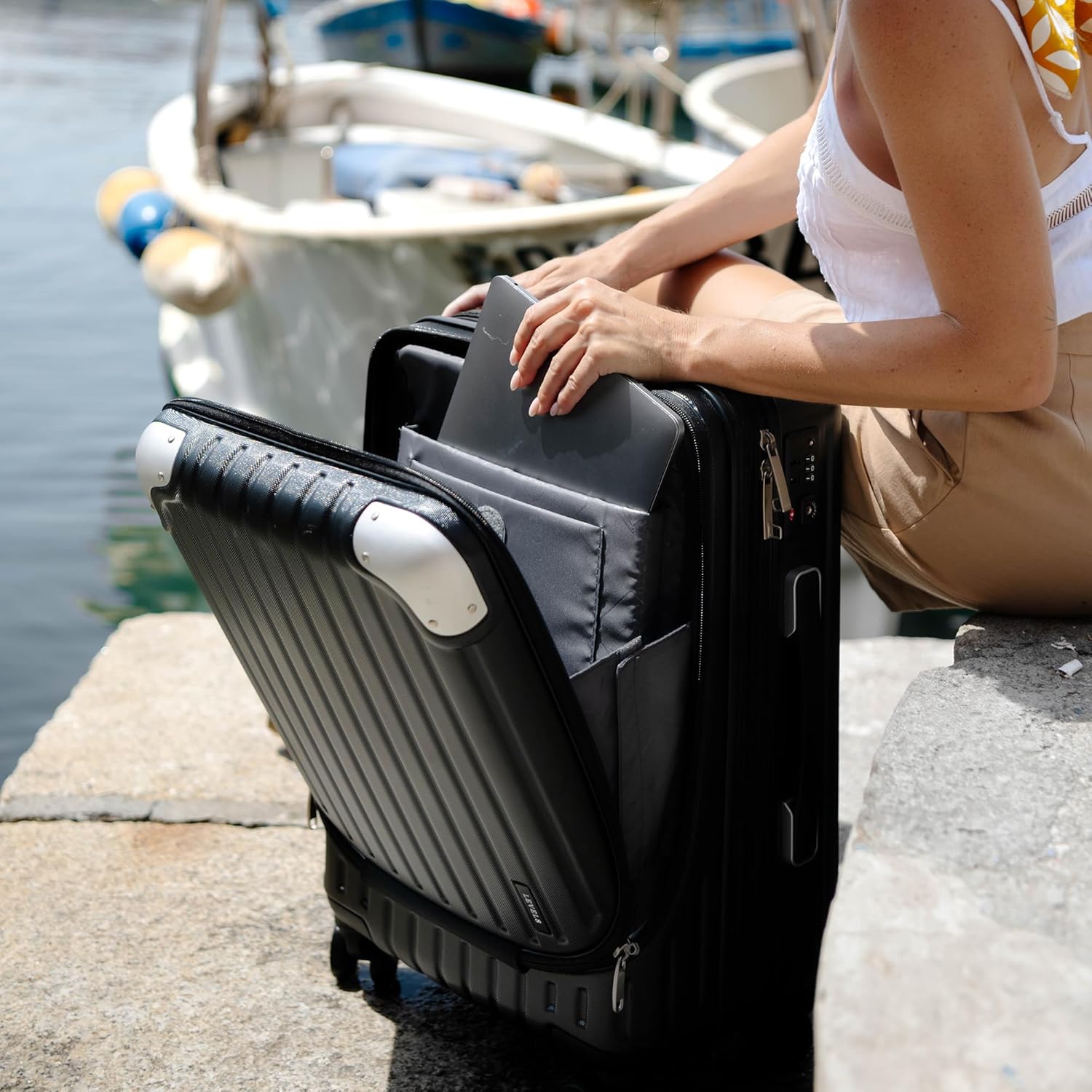 Thumbnail 1 de LEVEL8 55cm Carry On Expandable Suitcase