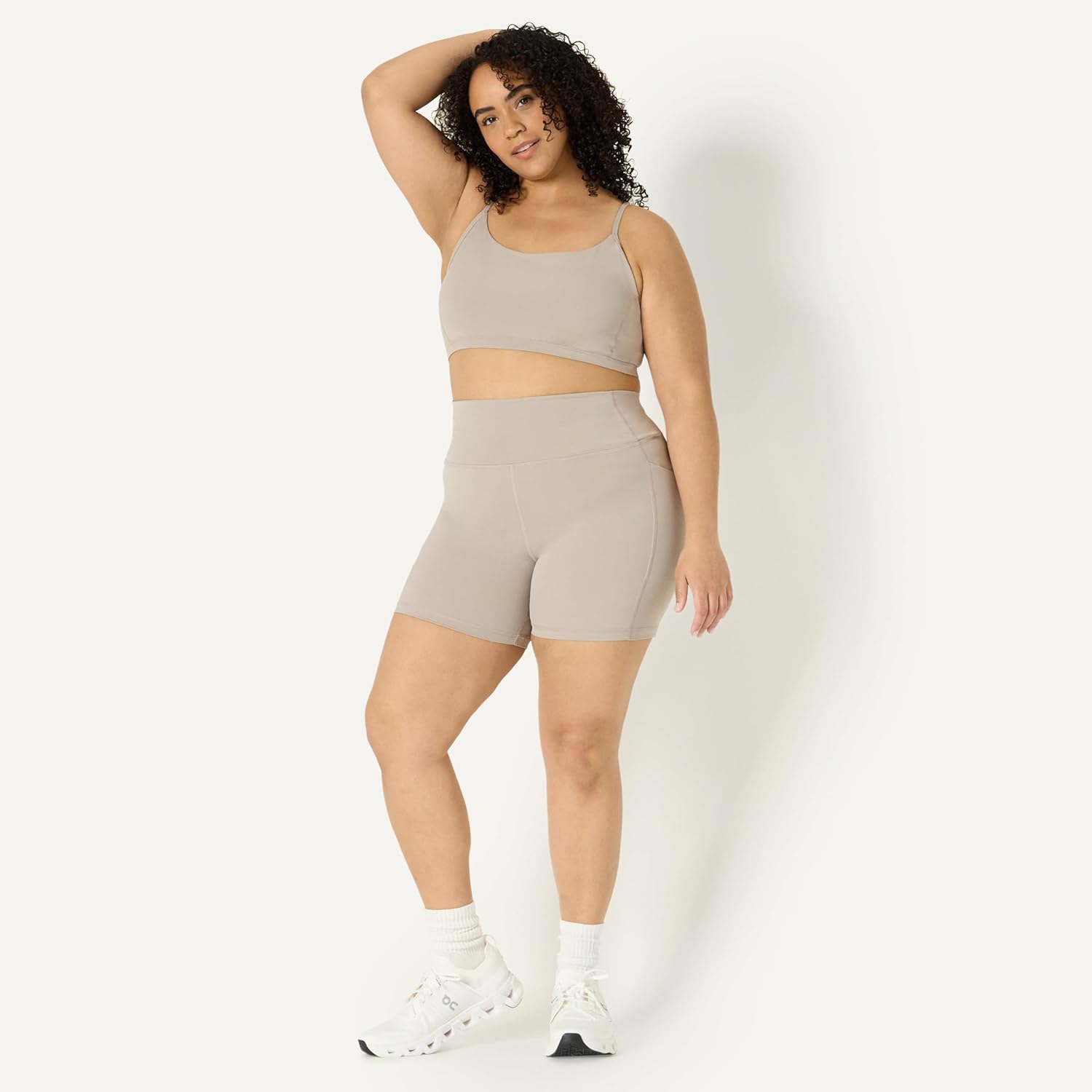 Thumbnail 6 de Amazon Essentials Damen Sportliche FormFlex Radlerhose mit Taschen & hoher Taille (17,8 cm Beininnenlänge)